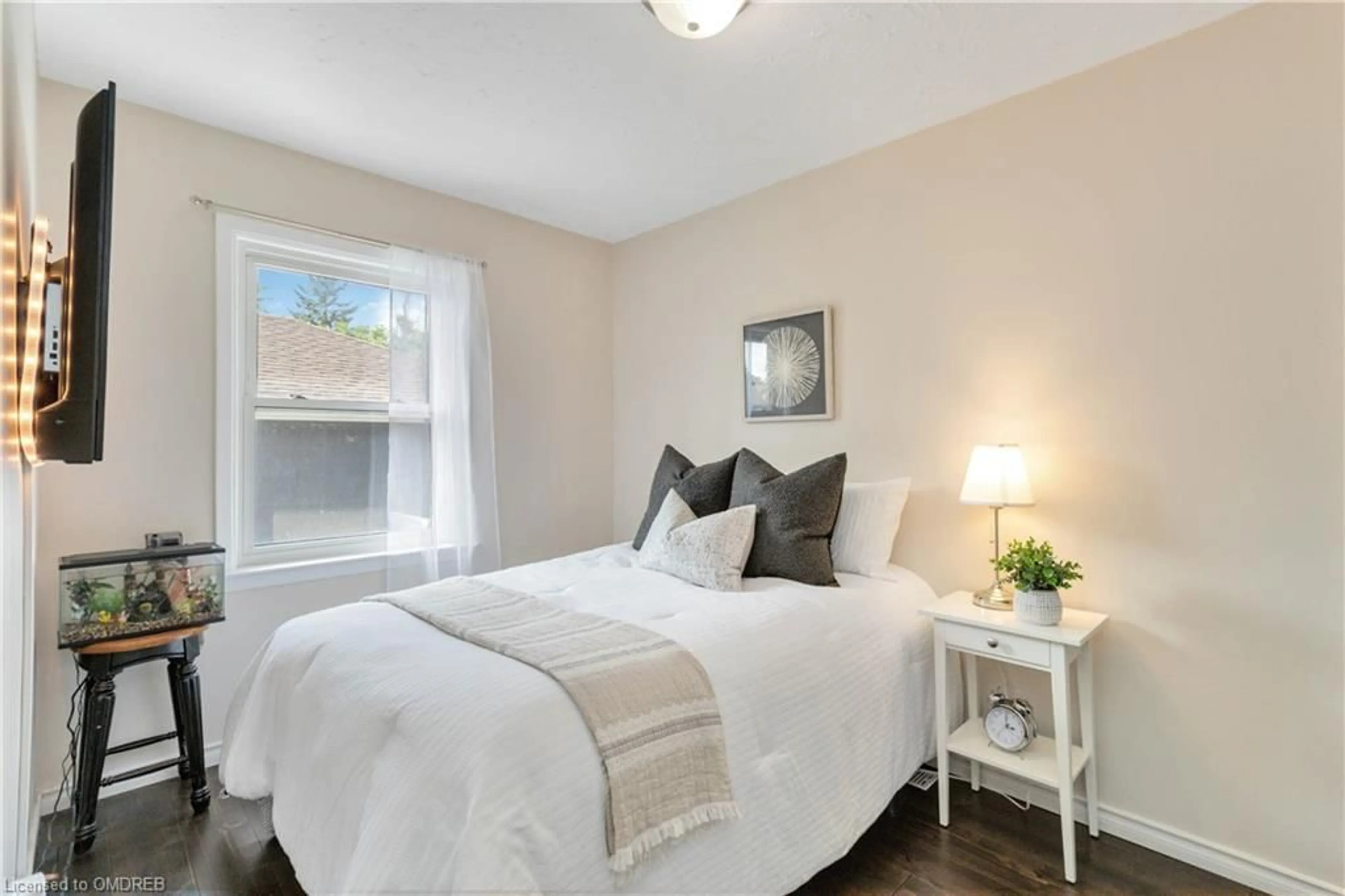 A pic of a room for 217 Elm Ave, Milton Ontario L9T 2S9