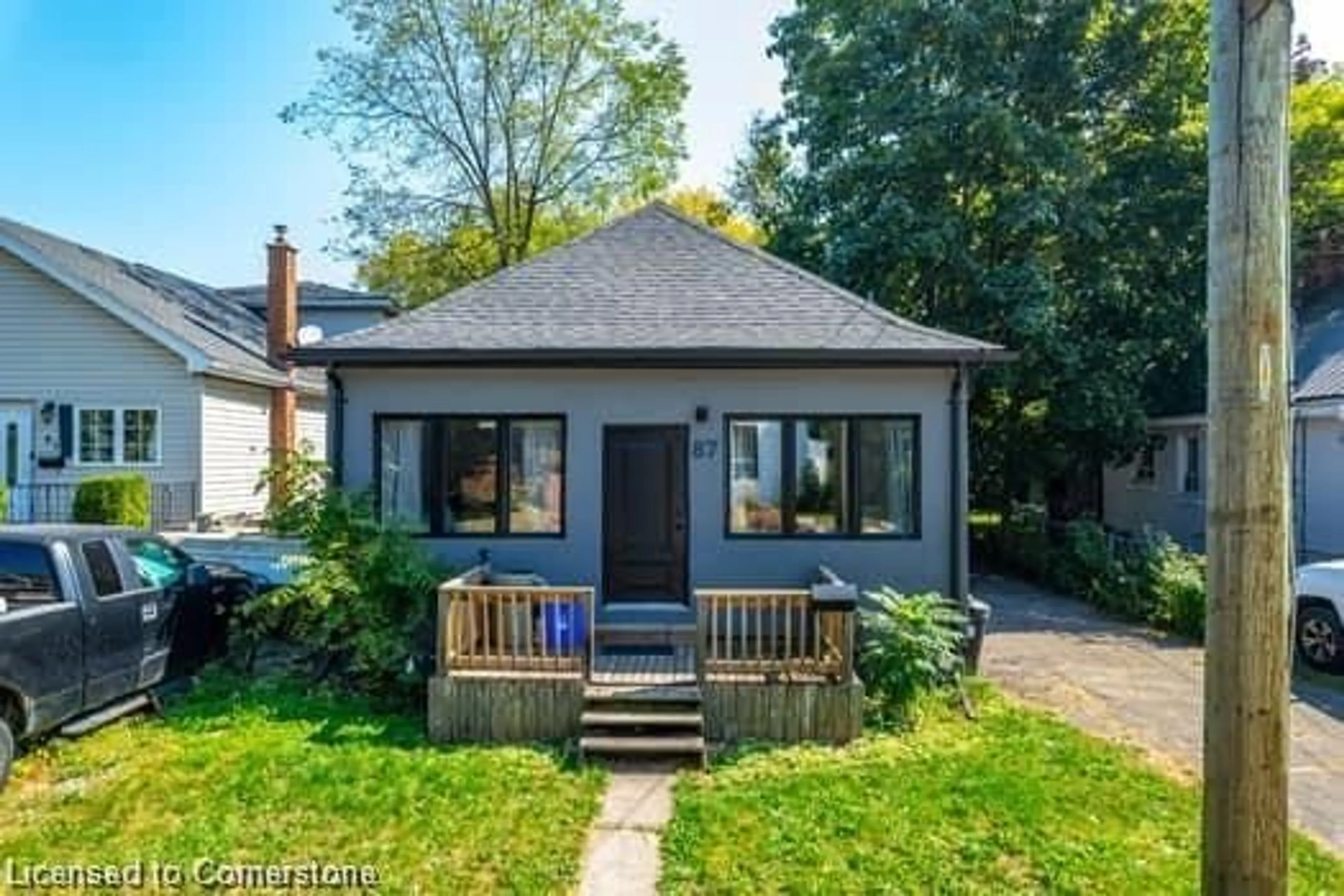 Frontside or backside of a home, cottage for 87 Hillview St, Hamilton Ontario L8S 2Z4