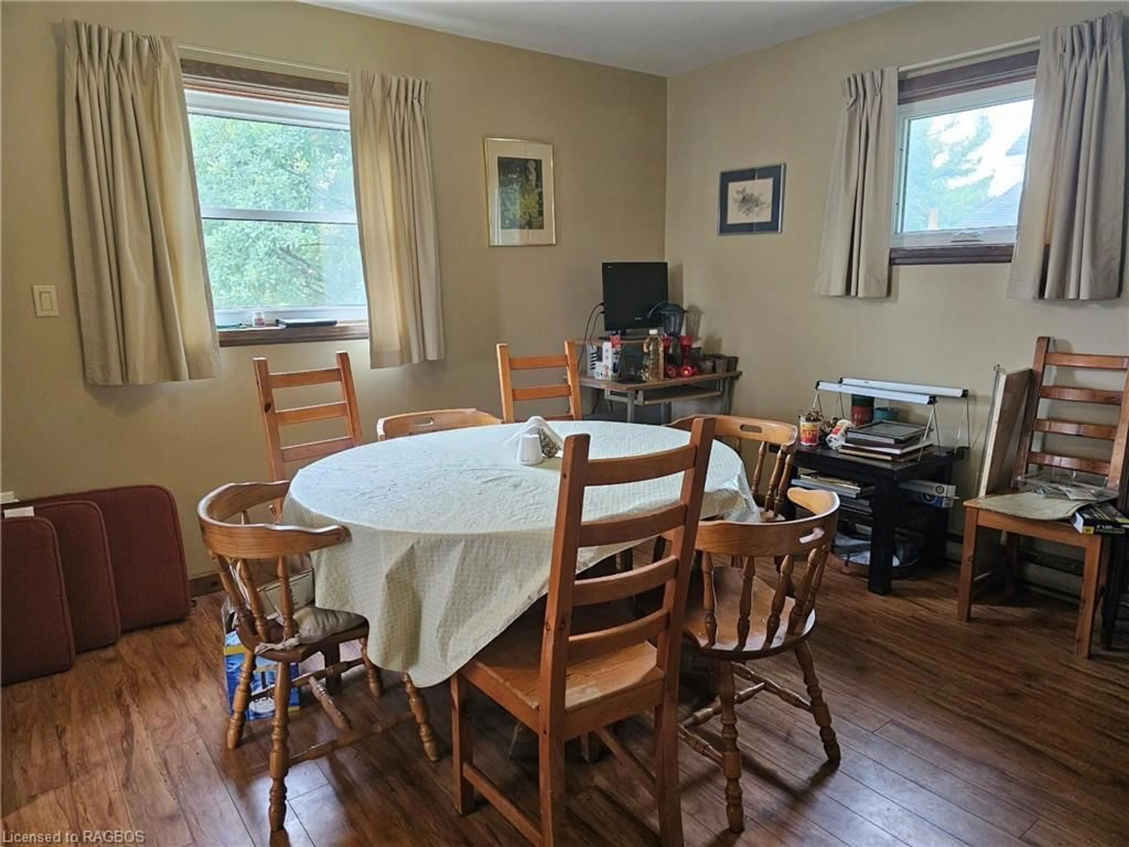 Dining room, wood floors, cottage for 28 4th St, Chesley Ontario N0G 1L0