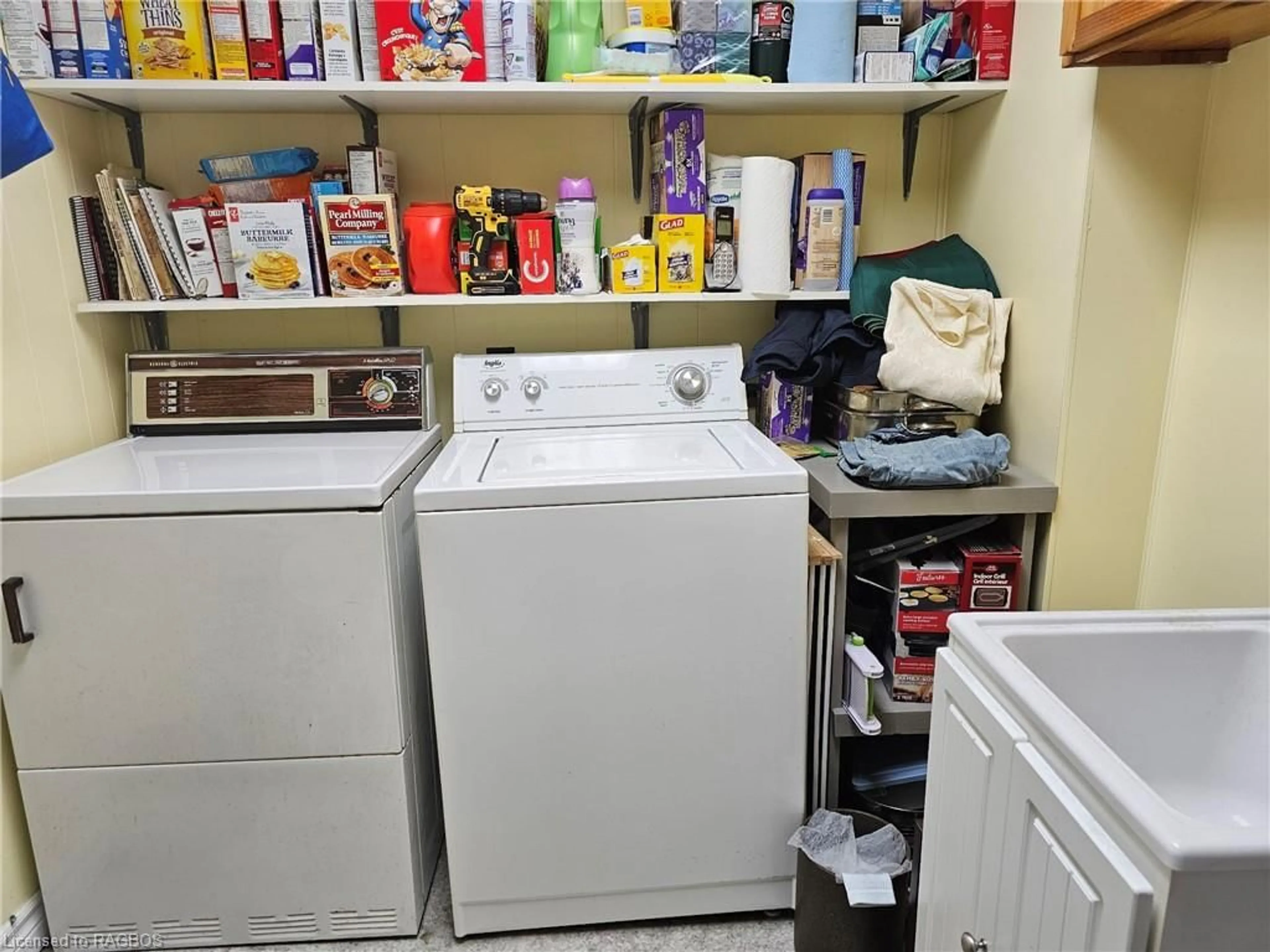 Laundry room for 28 4th St, Chesley Ontario N0G 1L0