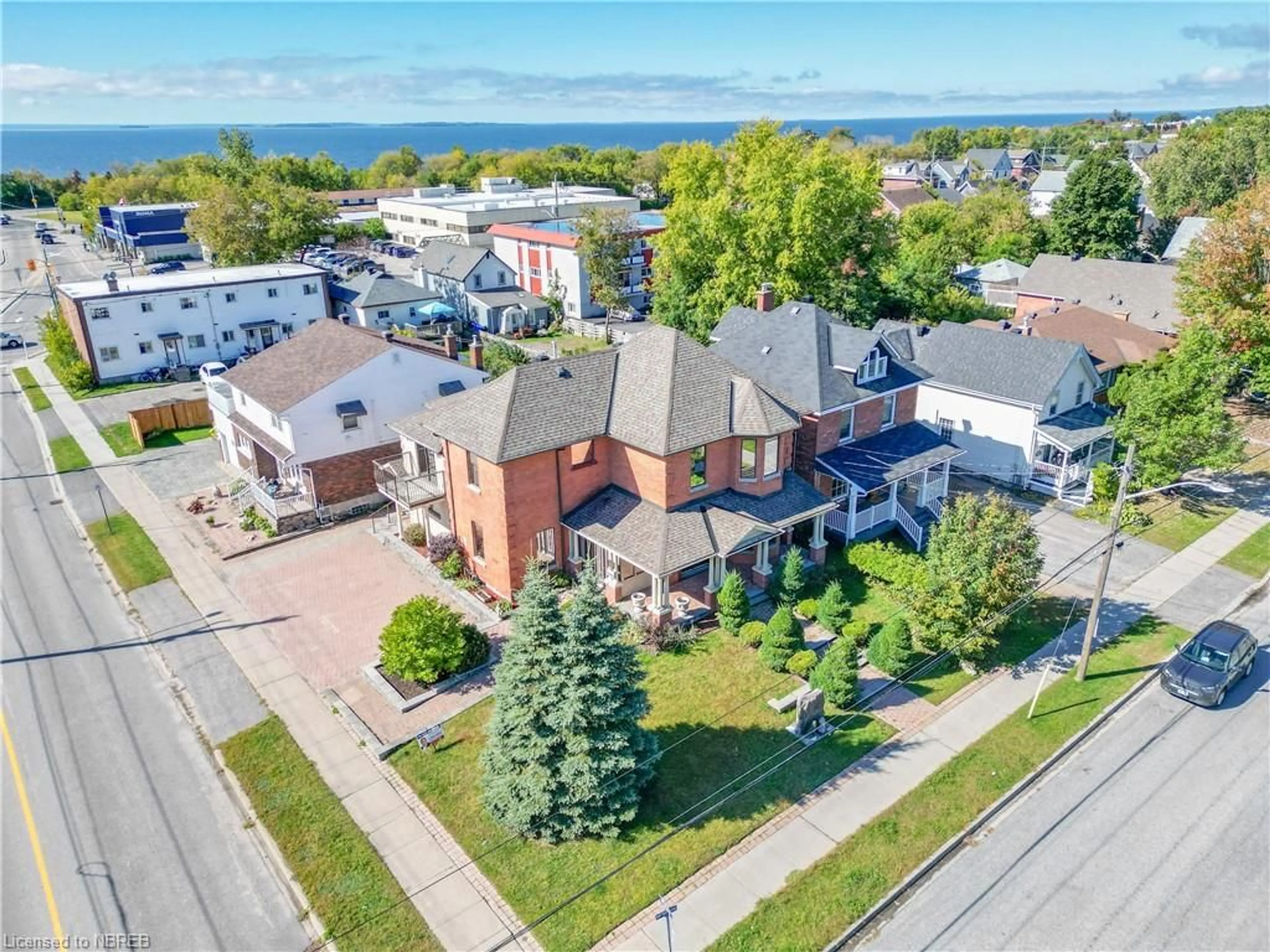 A pic from exterior of the house or condo, the street view for 396 Murray St, North Bay Ontario P1B 2Z8