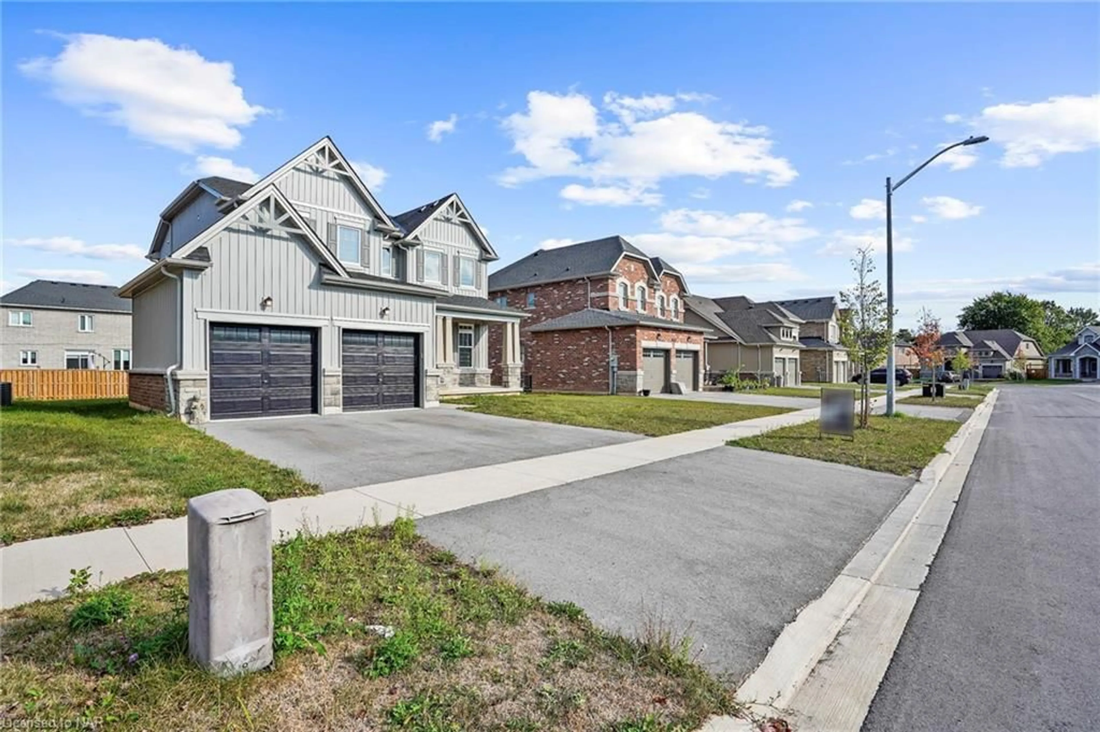 Frontside or backside of a home, the street view for 1627 Marina Dr, Fort Erie Ontario L2A 0C9