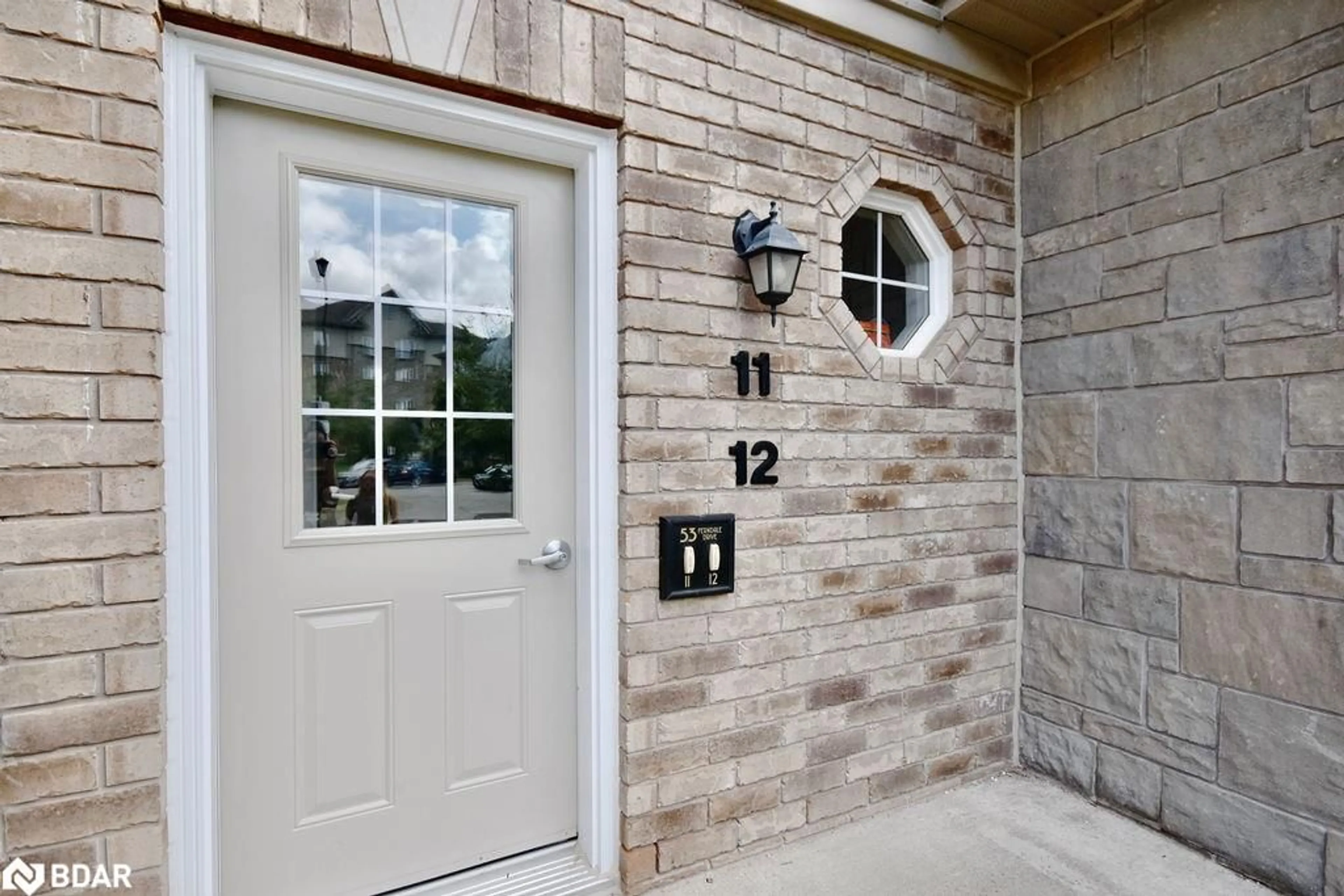 Indoor entryway, ceramic floors for 53 Ferndale Dr #11, Barrie Ontario L4N 5W9