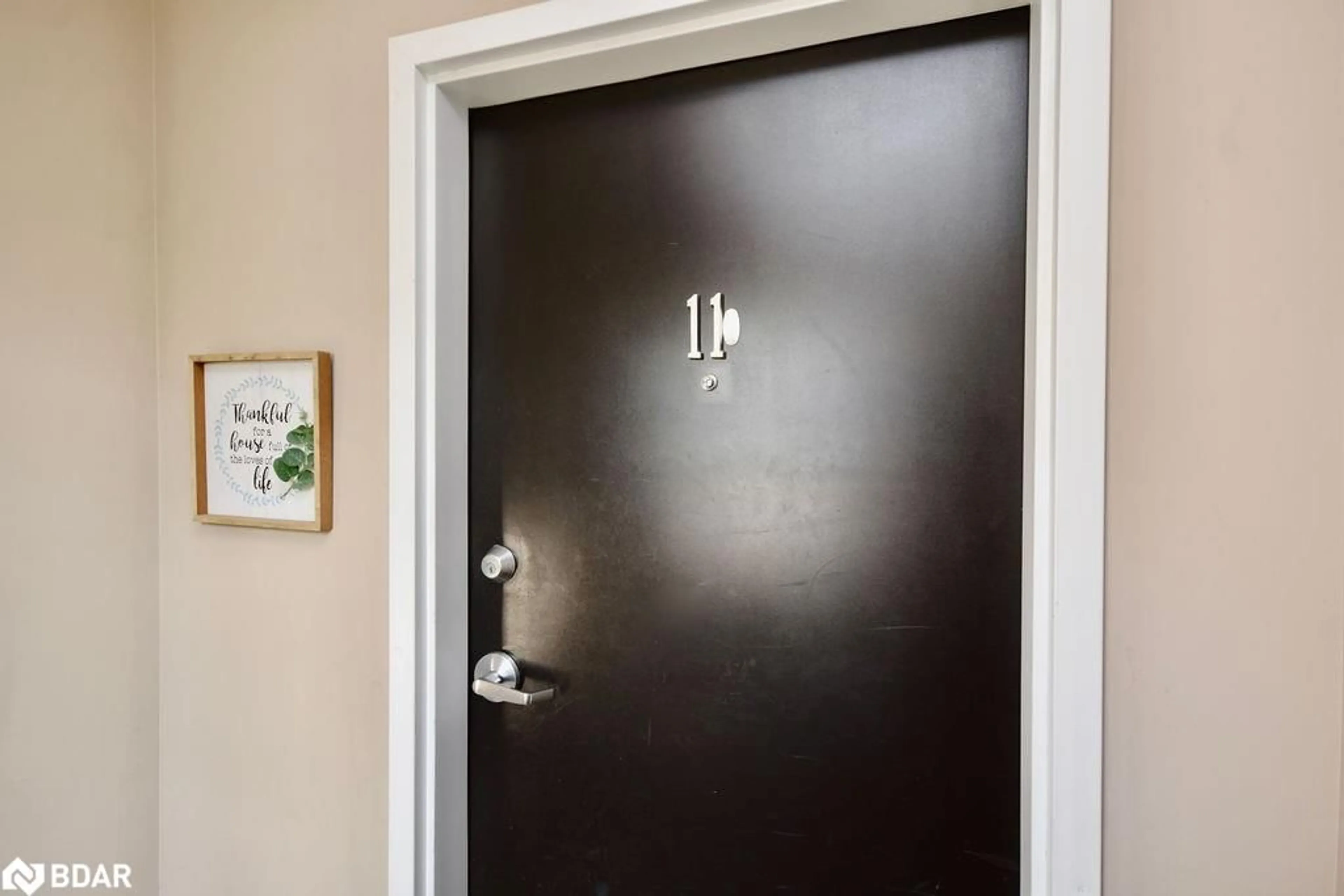 Indoor entryway, wood floors for 53 Ferndale Dr #11, Barrie Ontario L4N 5W9