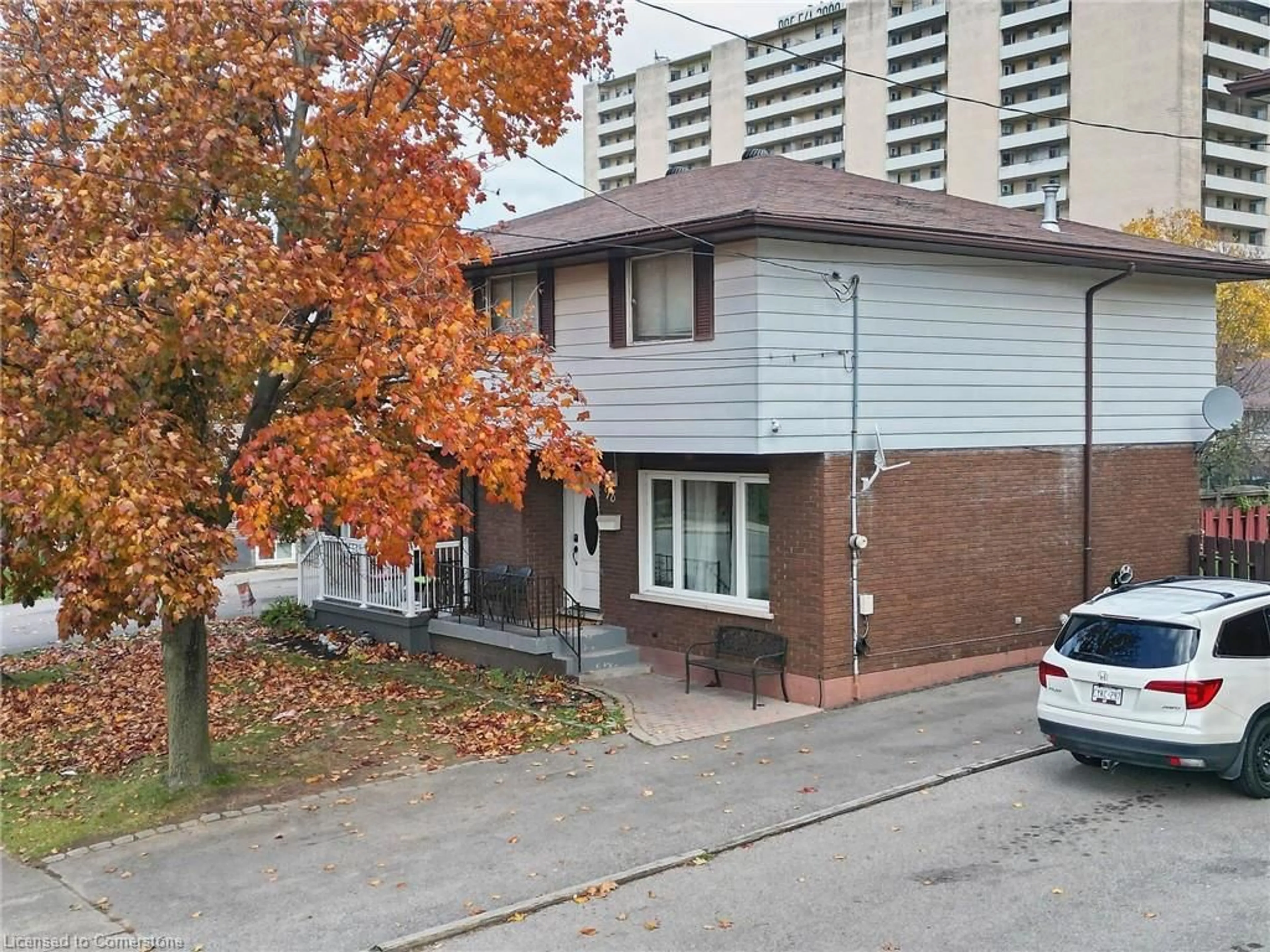 A pic from exterior of the house or condo, the front or back of building for 98 Riverdale Dr, Hamilton Ontario L8E 1K4