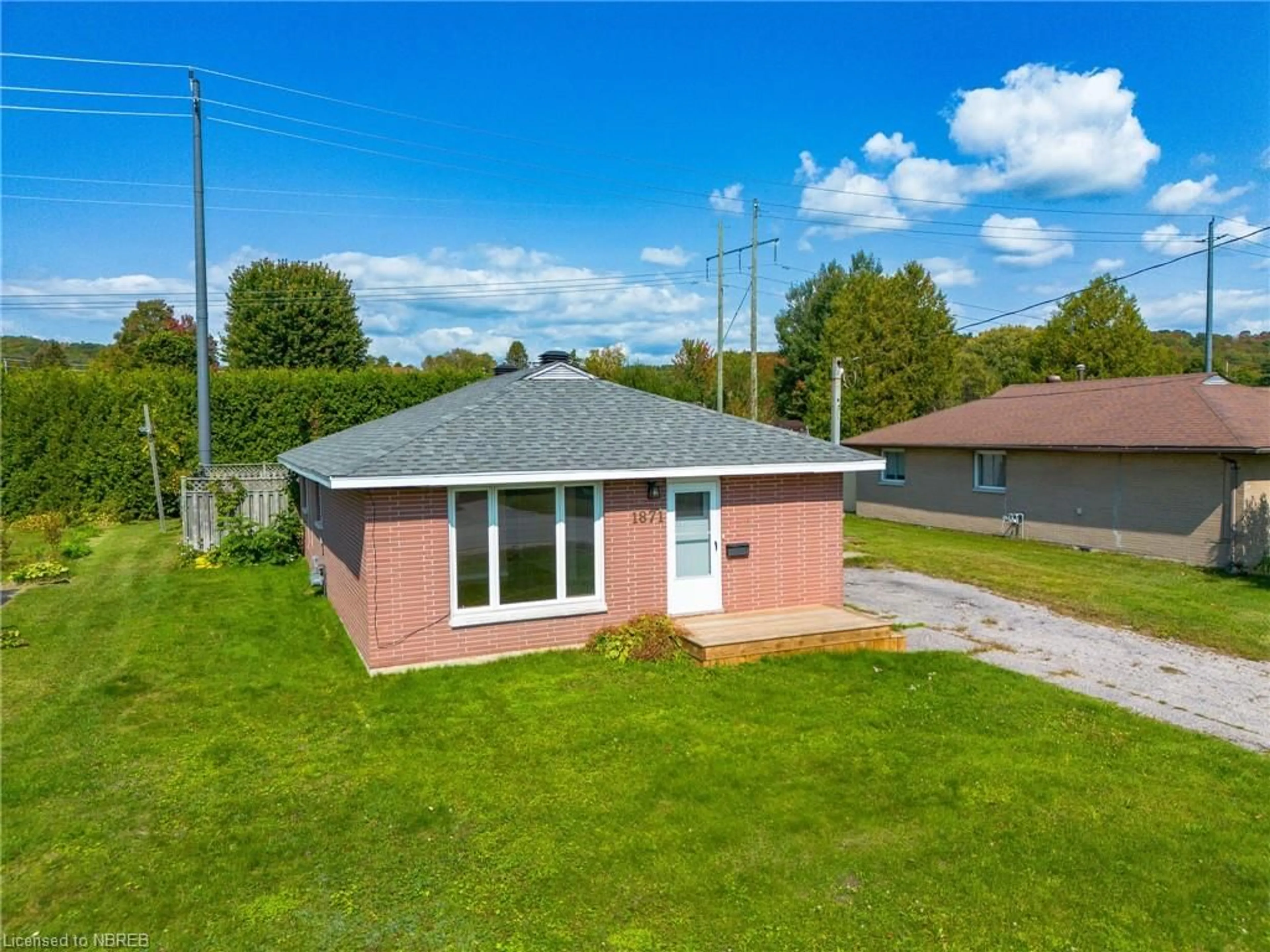 Frontside or backside of a home, cottage for 1871 Mckeown Ave, North Bay Ontario P1B 7N5