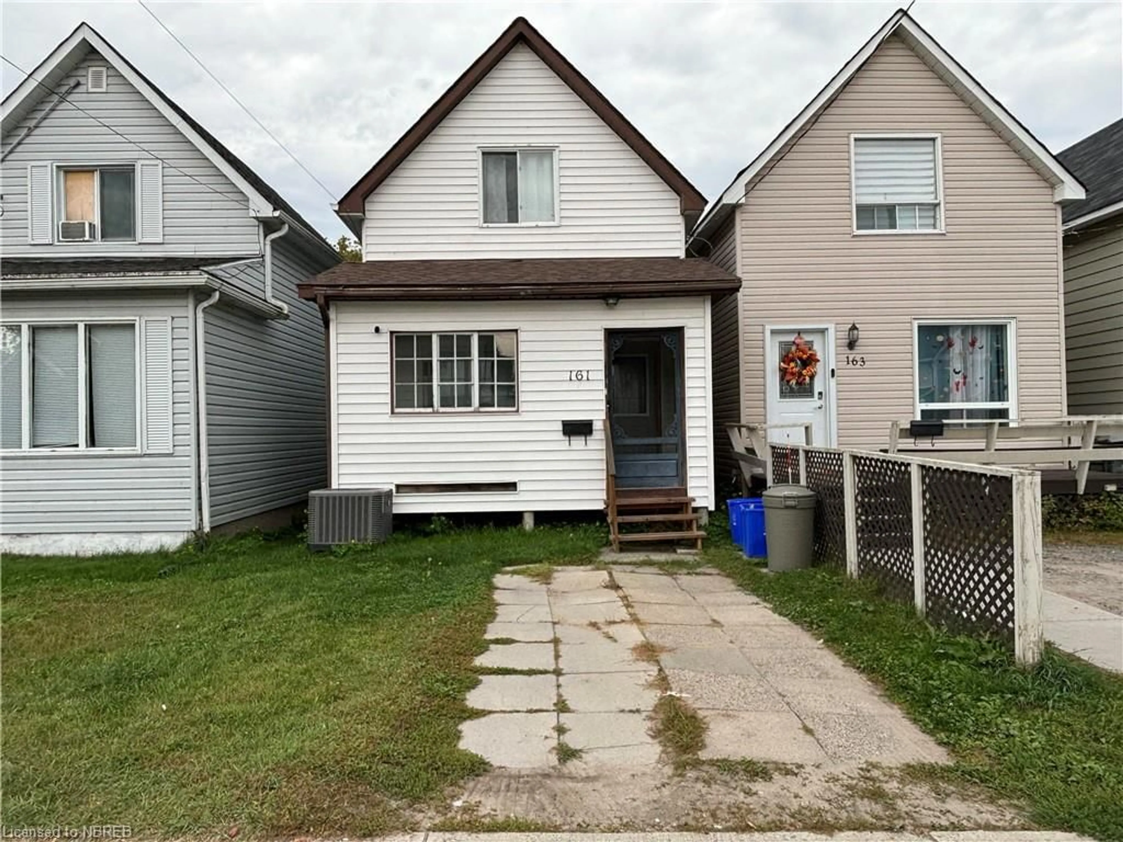 Frontside or backside of a home for 161 Fourth Ave, North Bay Ontario P1B 3M7