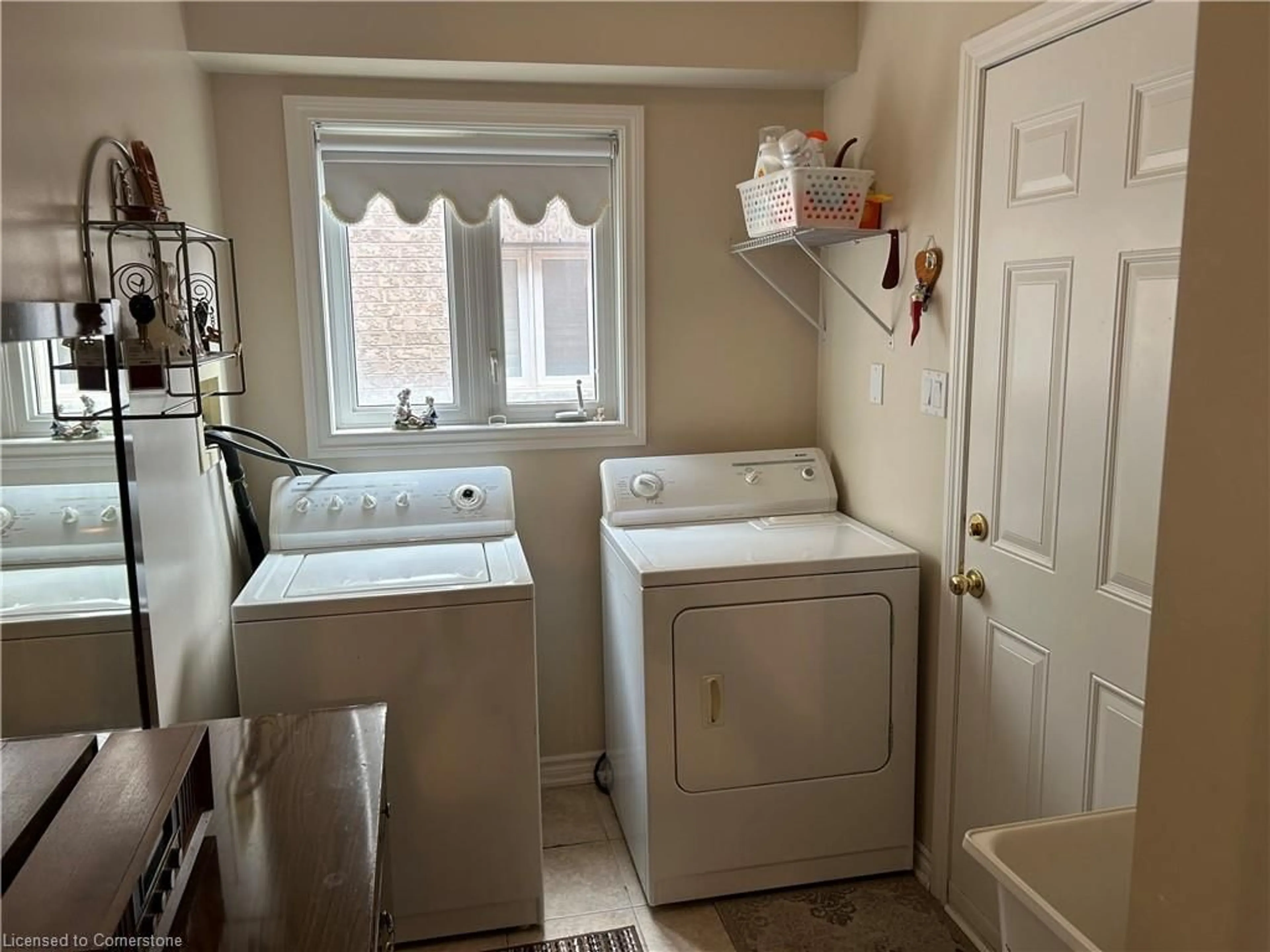 Laundry room for 503 Simcoe Rd, Bradford Ontario L3Z 3C4