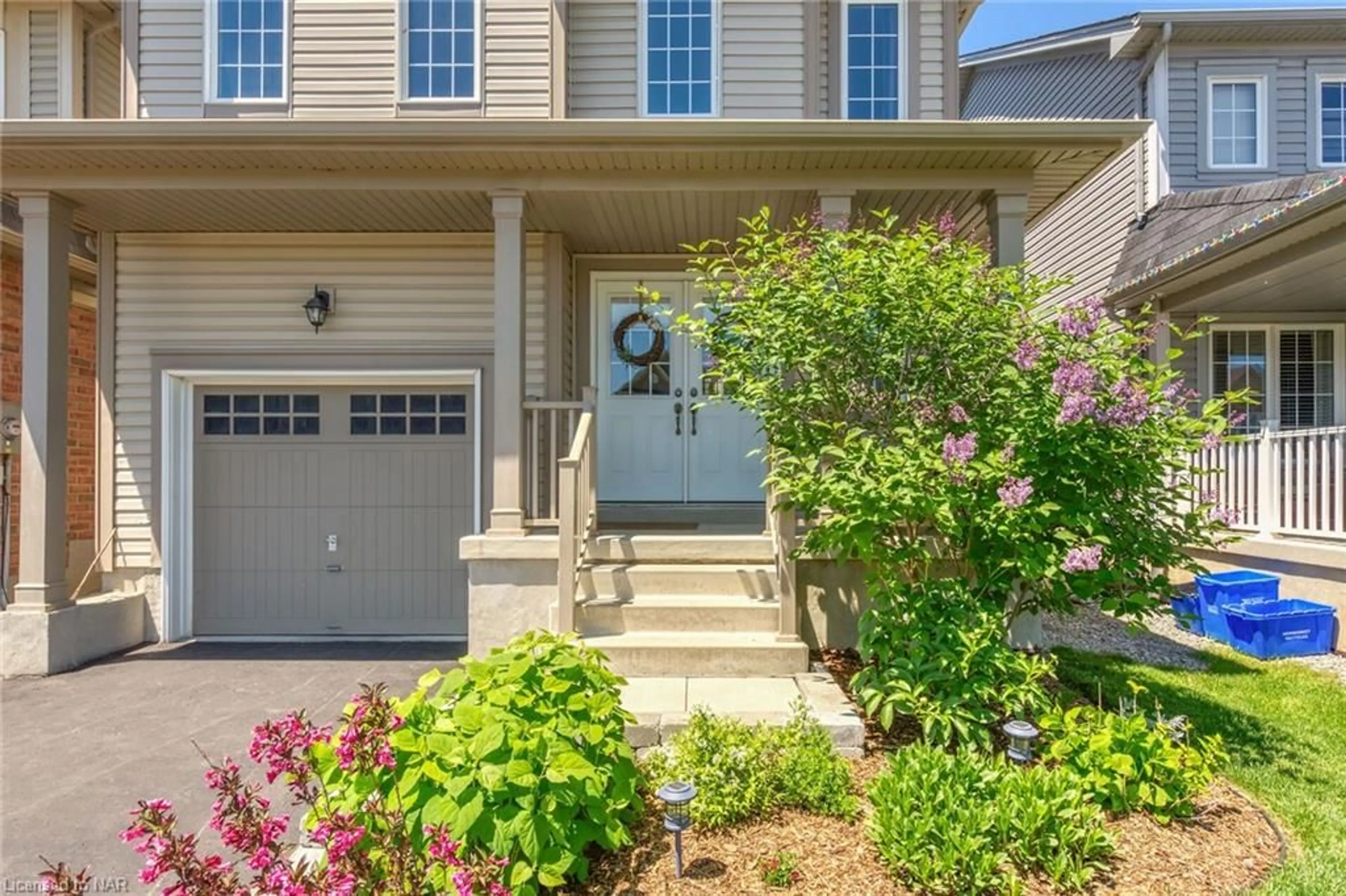 Indoor entryway, wood floors for 66 Odonnel Dr, Binbrook Ontario L0R 1C0