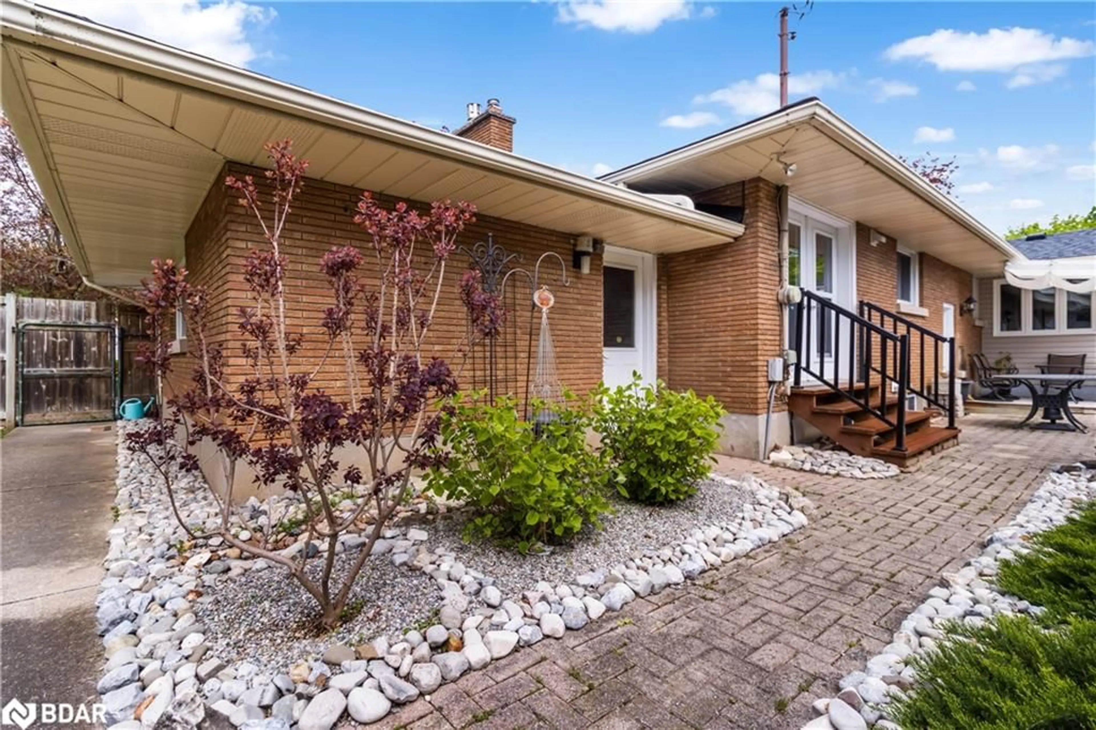 Home with brick exterior material for 72 Richelieu Dr, St. Catharines Ontario L2M 2C5