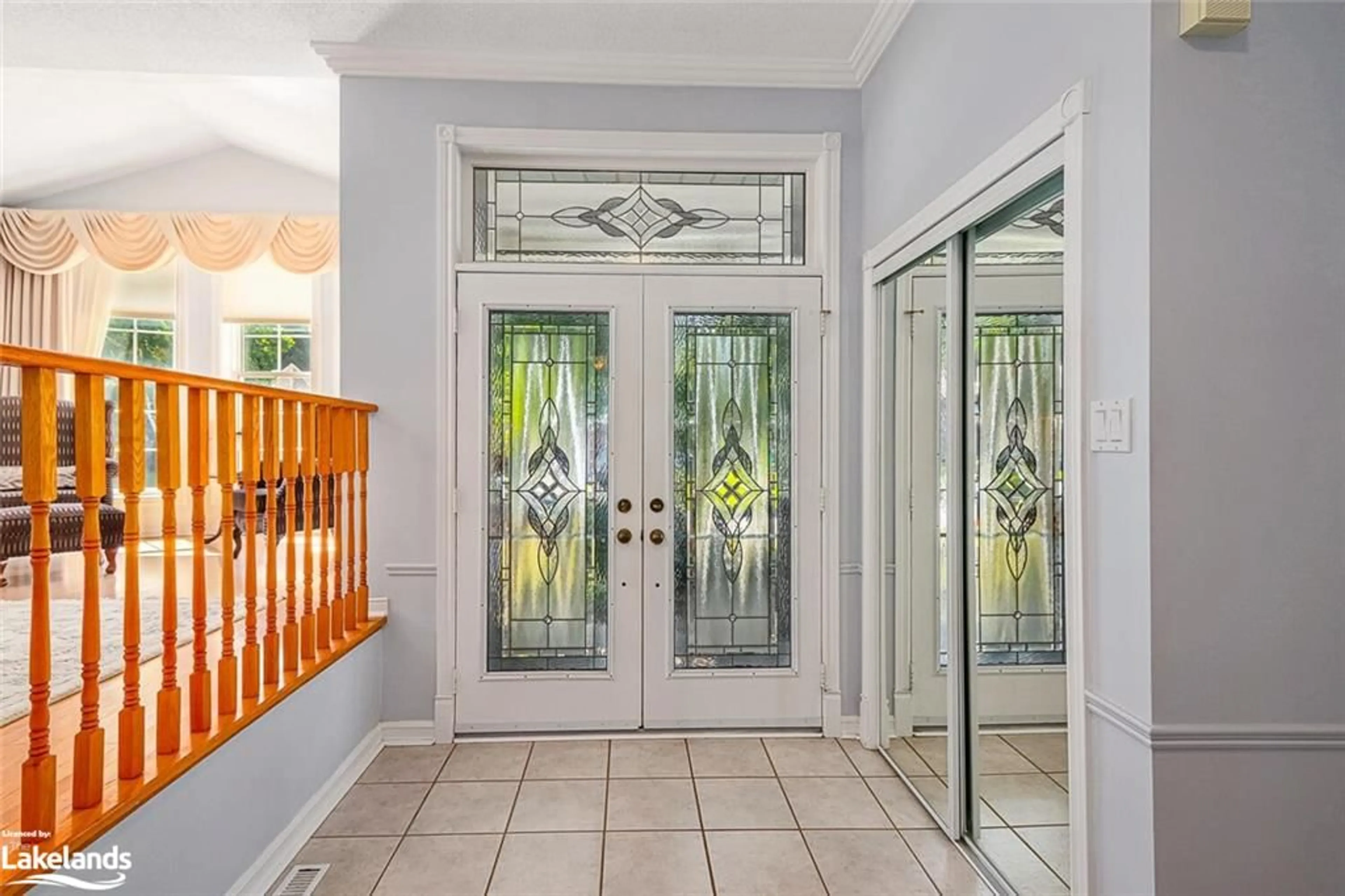 Indoor entryway for 7 Trailwood Pl, Wasaga Beach Ontario L9Z 1M6