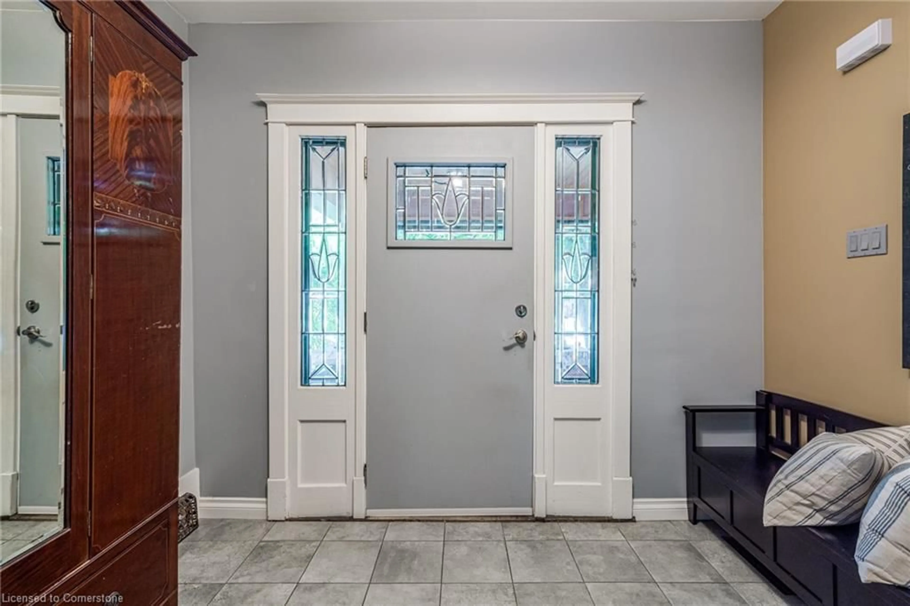 Indoor entryway, wood floors for 90 Blake St, Hamilton Ontario L8M 2S6