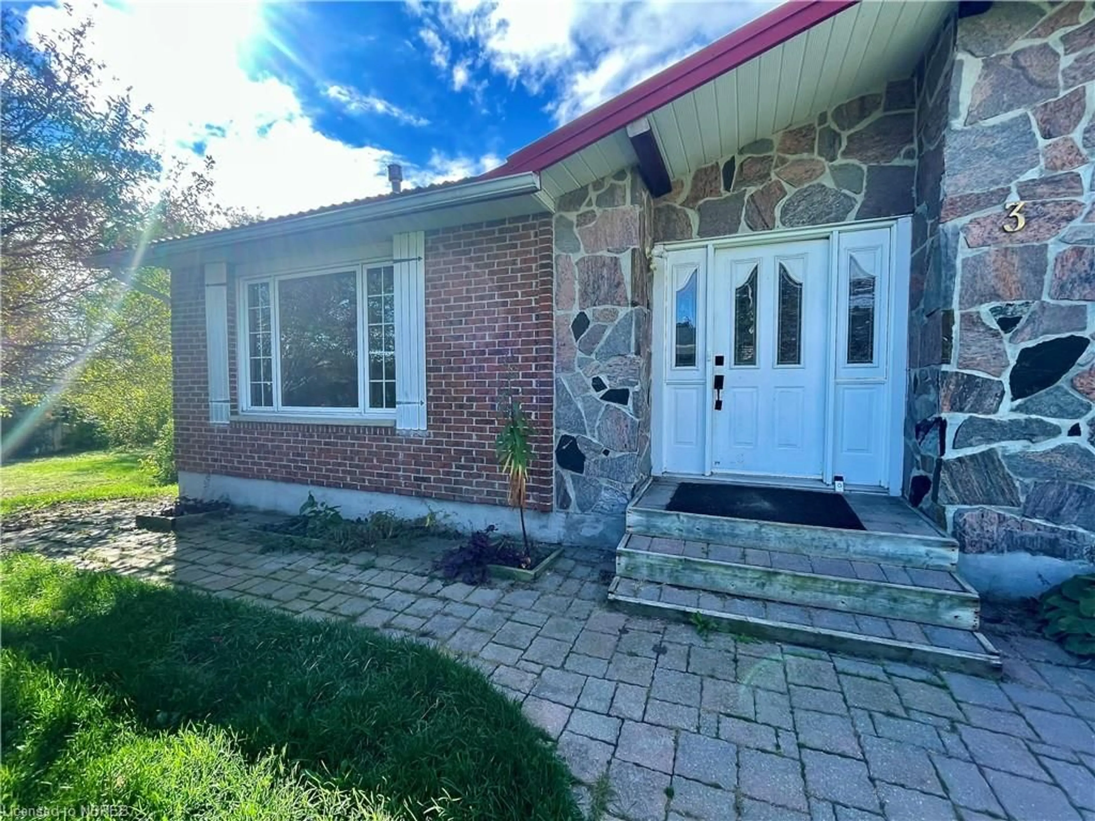 Home with brick exterior material for 3 Laurier St, Verner Ontario P0H 2M0