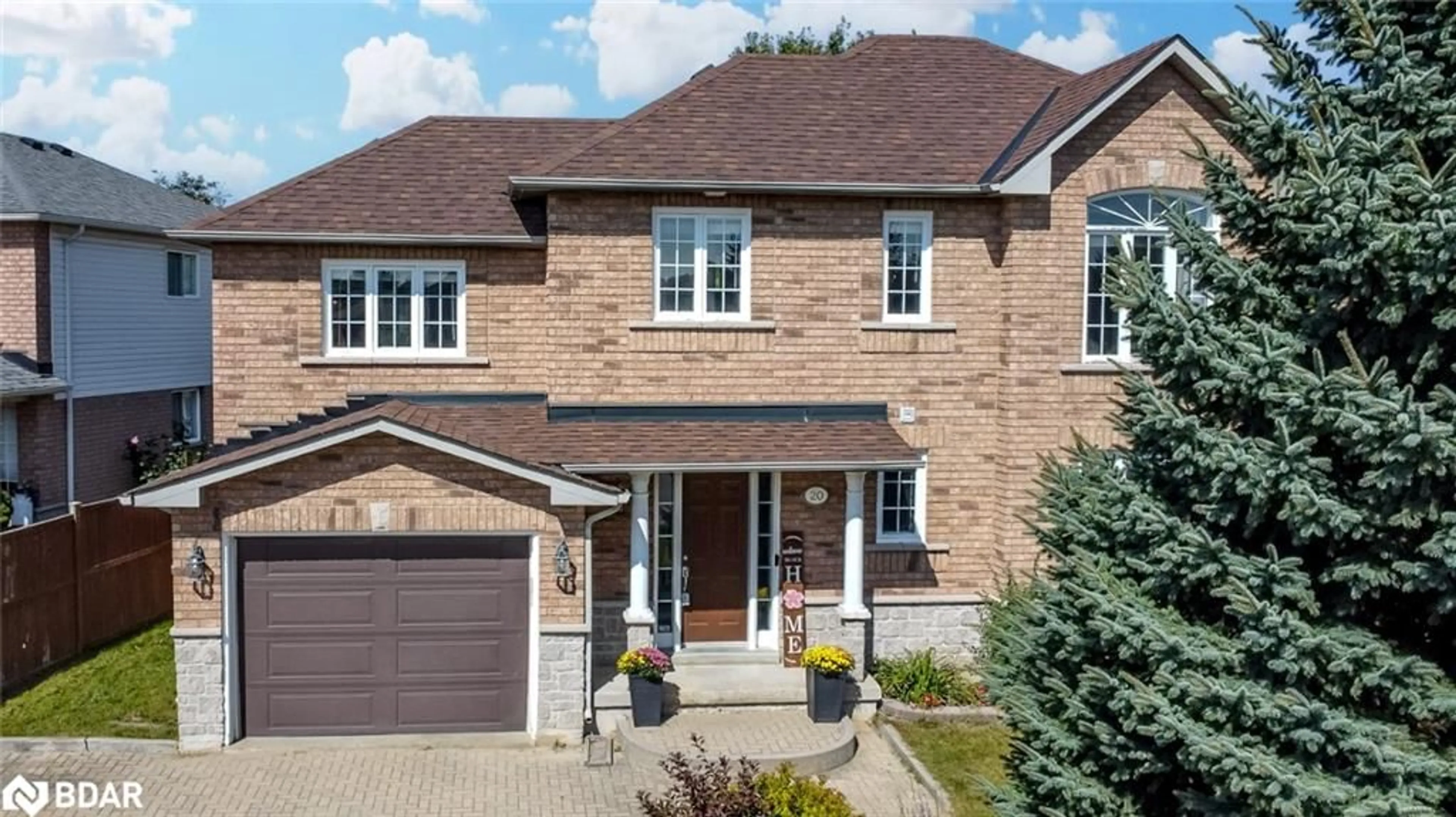 Home with brick exterior material for 20 Hemlock Crt, Barrie Ontario L4N 9N5