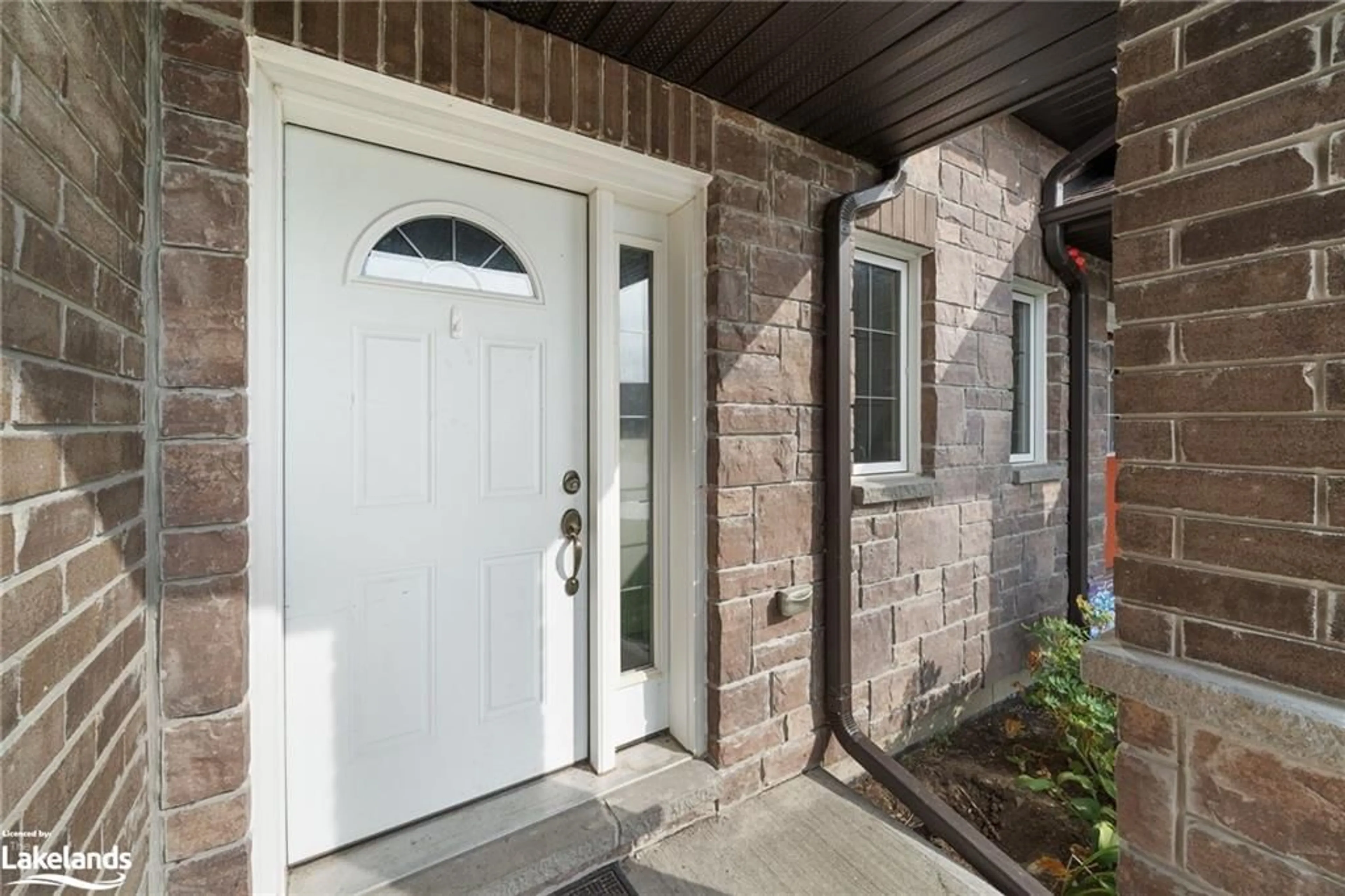 Indoor entryway for 7 Cortland Cres, Quinte West Ontario K0K 1B0