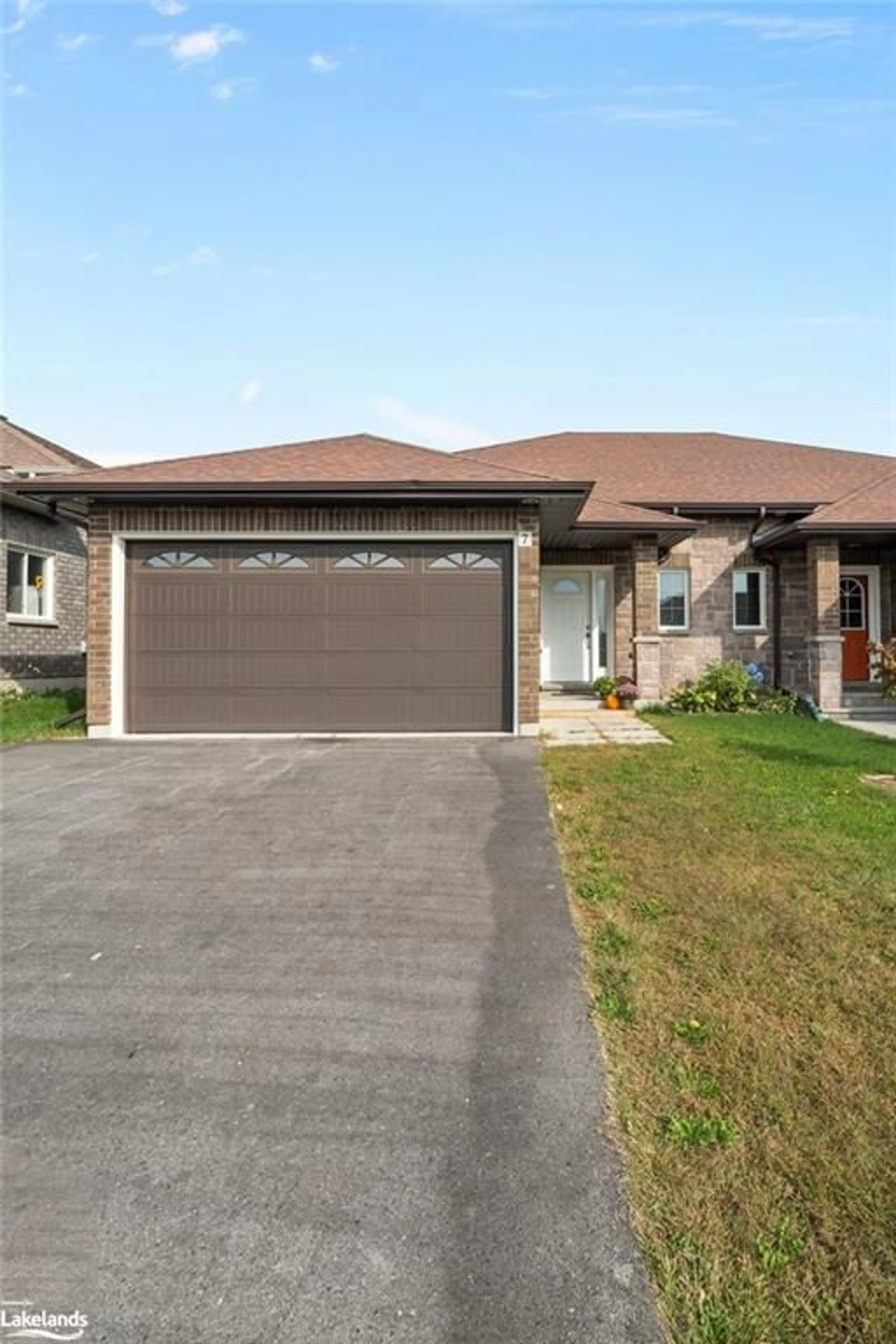 Frontside or backside of a home, the street view for 7 Cortland Cres, Quinte West Ontario K0K 1B0