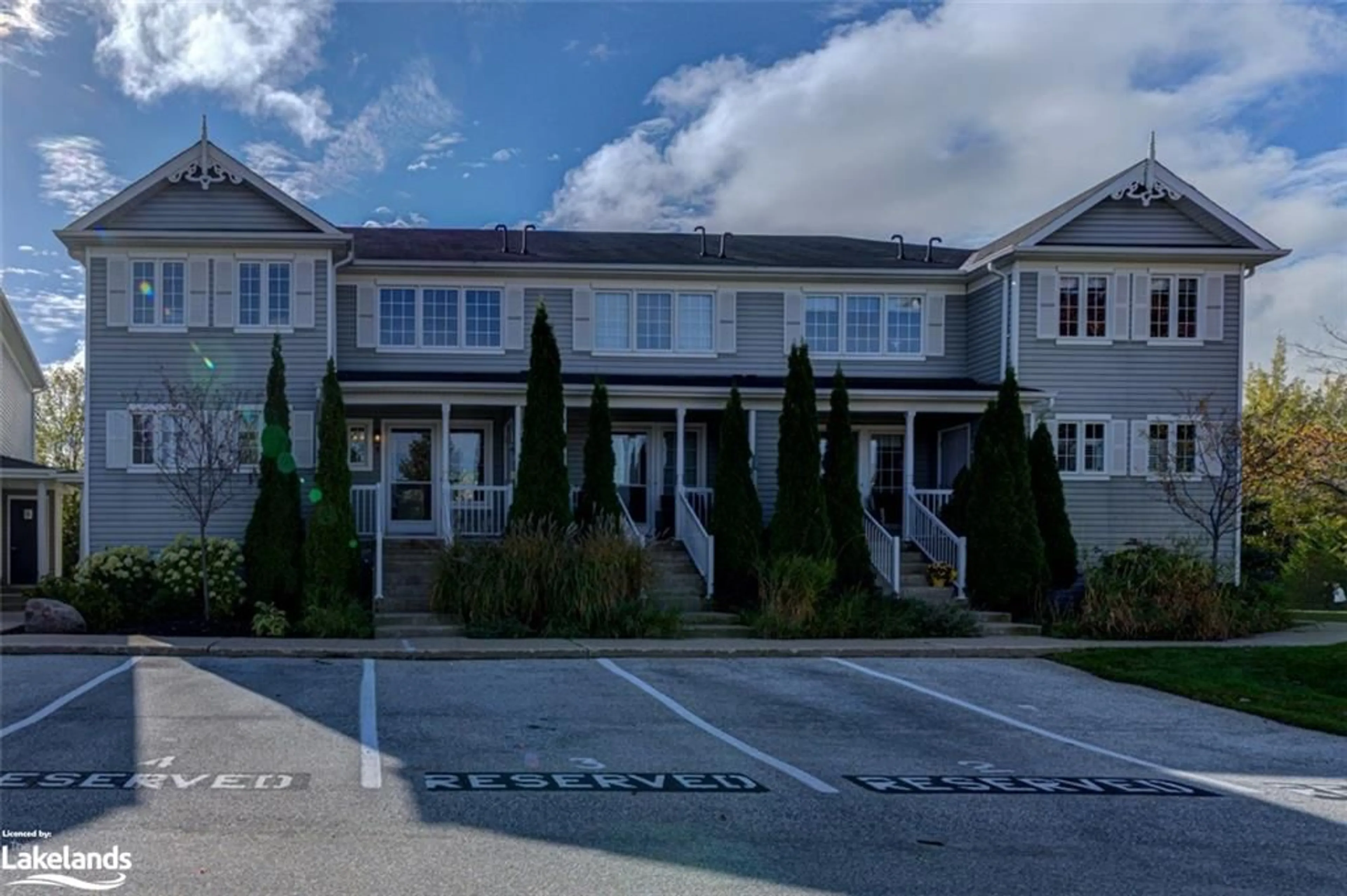 A pic from exterior of the house or condo, the street view for 4 Royalton Lane, Collingwood Ontario L9Y 5K4