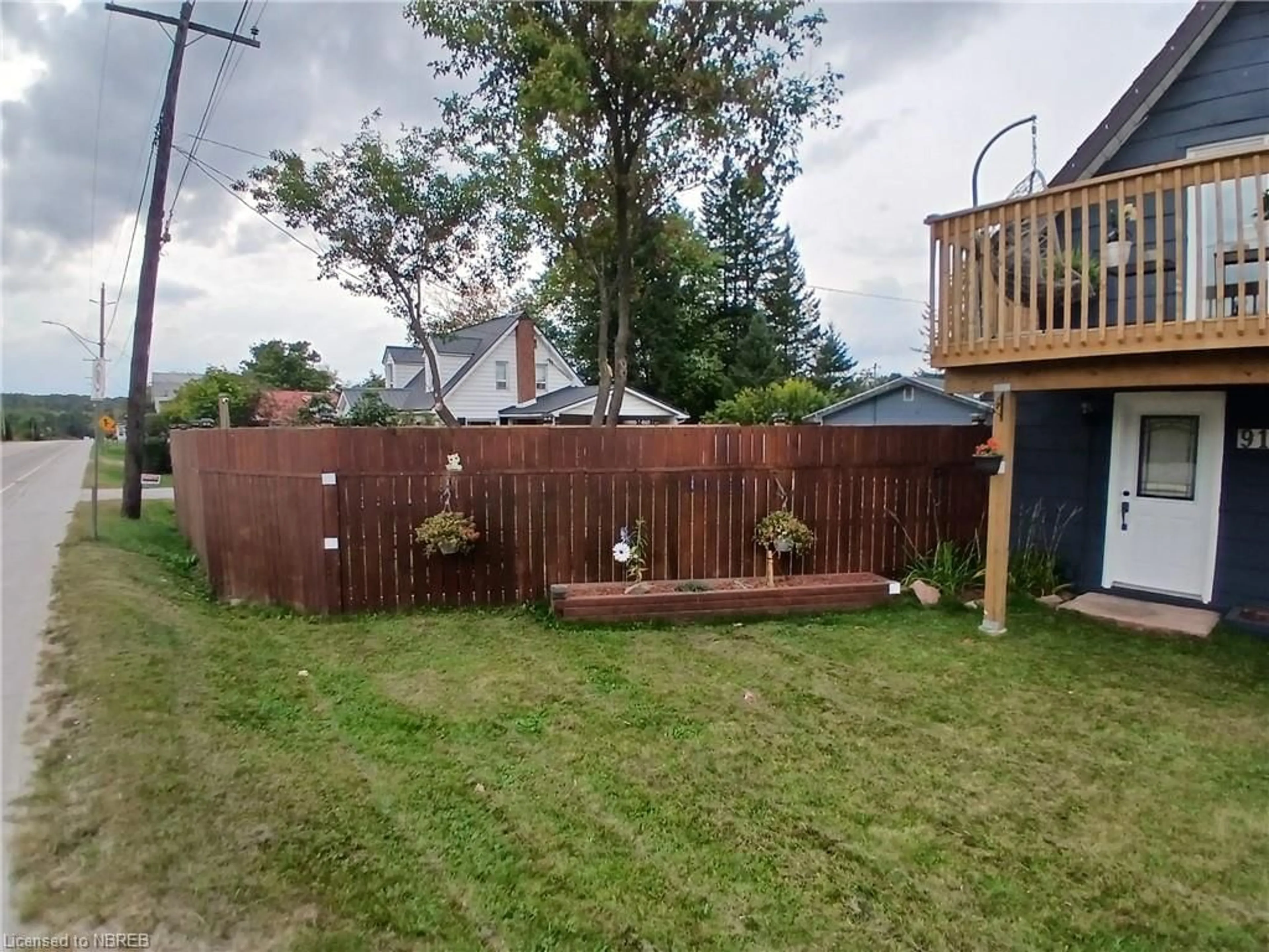 Fenced yard for 910 John St, Mattawa Ontario P0H 1V0