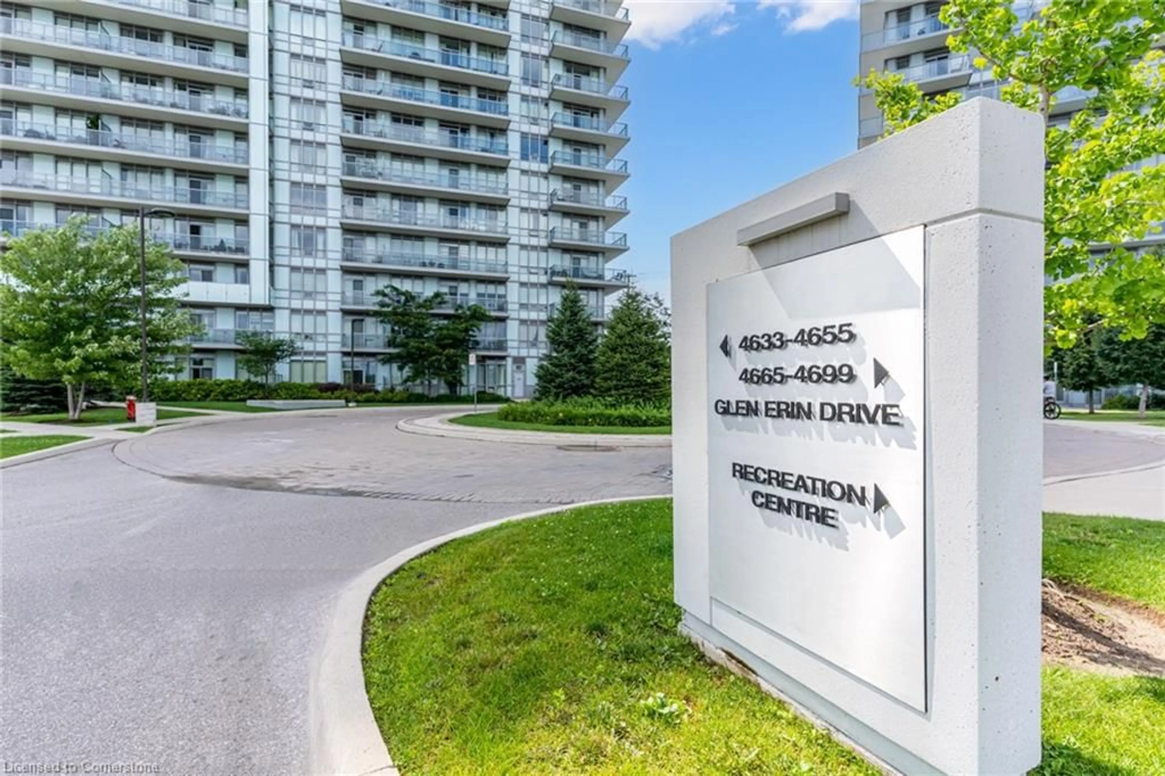 A pic from exterior of the house or condo, the street view for 4633 Glen Erin Dr #PH07, Mississauga Ontario L5M 0Y6