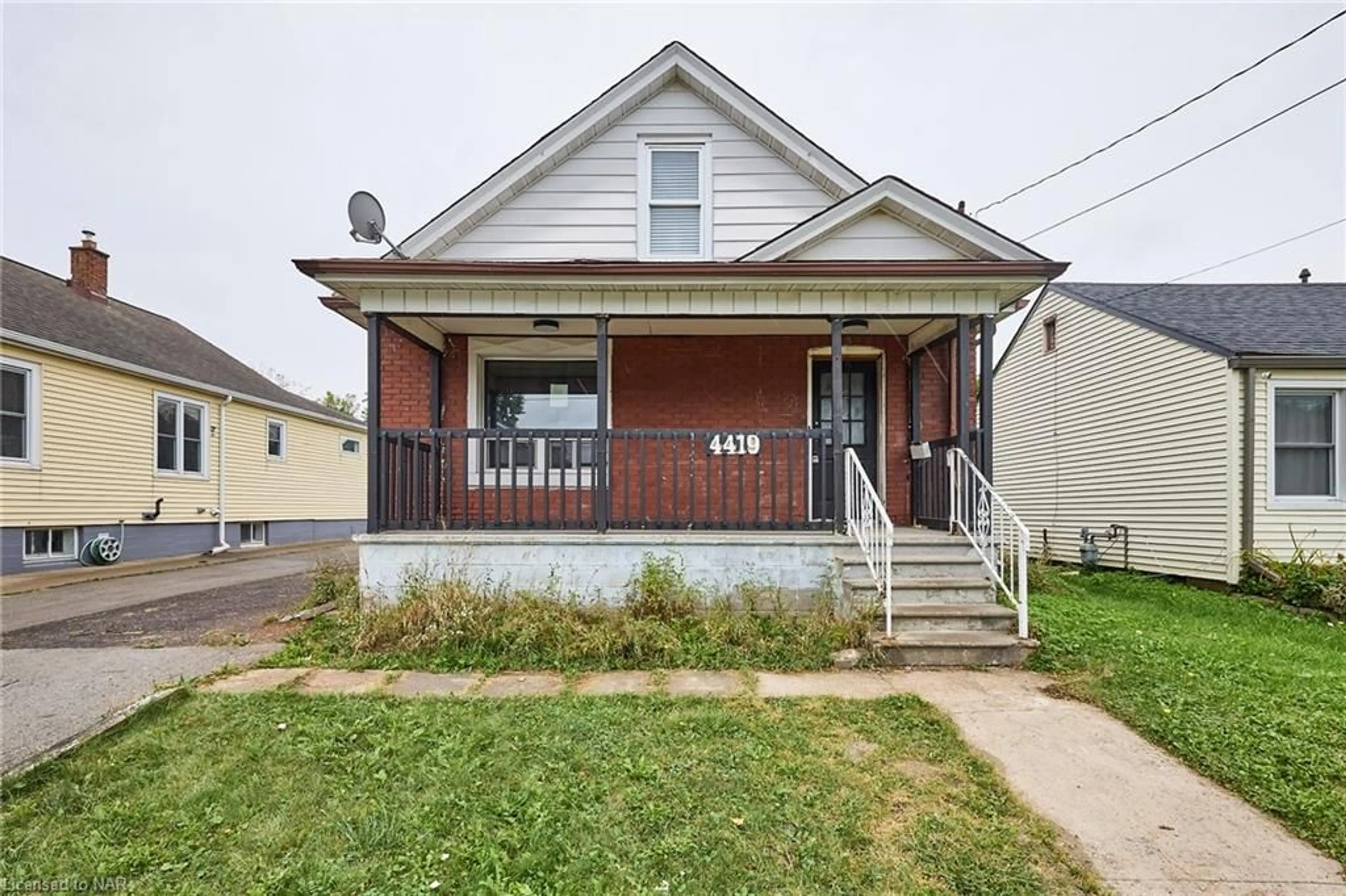 Frontside or backside of a home, cottage for 4419 Fifth Ave, Niagara Falls Ontario L2E 4R3