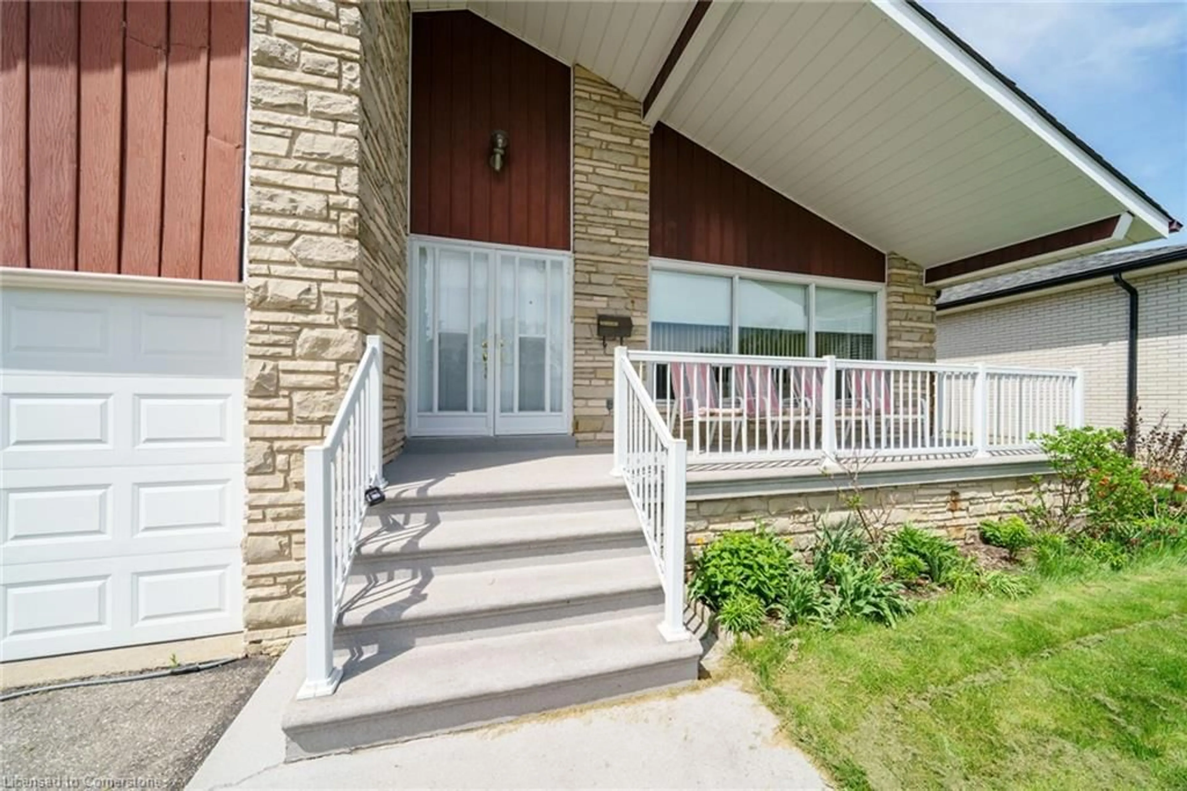 A pic from exterior of the house or condo, cottage for 3537 Golden Orchard Dr, Mississauga Ontario L4Y 3H7