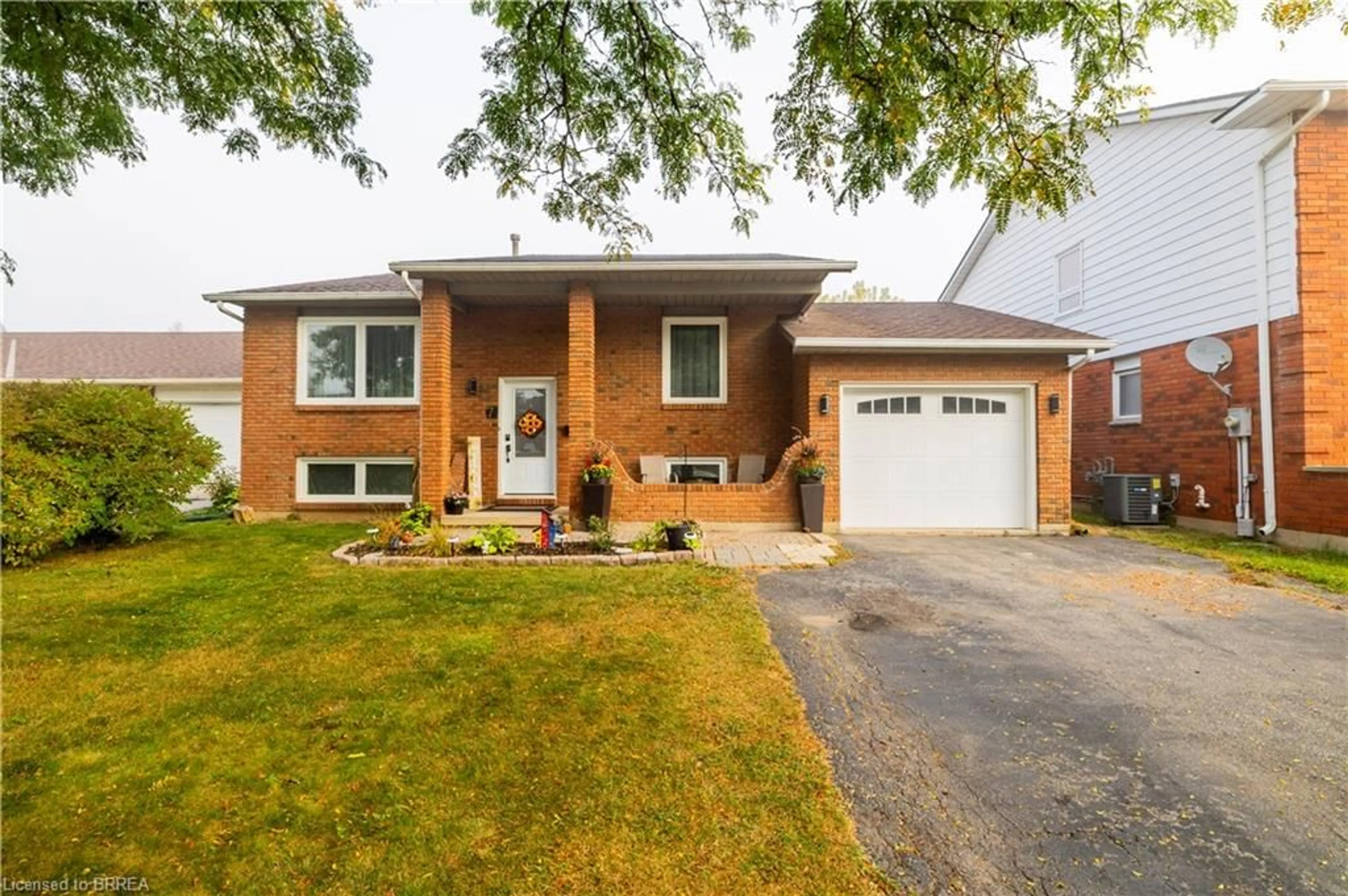 Home with brick exterior material for 7 Fieldgate Dr, Brantford Ontario N3P 1L3