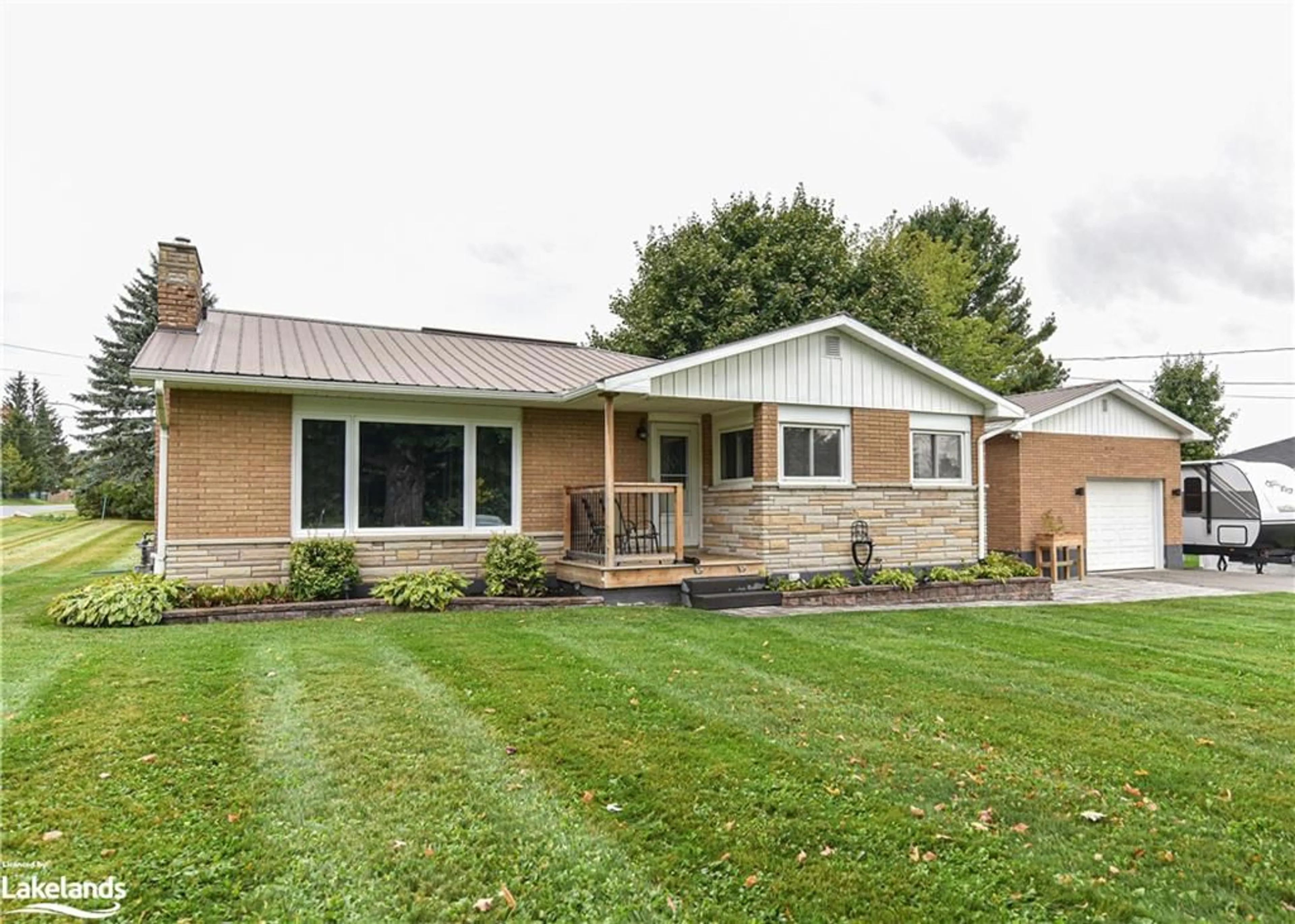 Home with brick exterior material for 1892 Warminster Sideroad, Oro-Medonte Ontario L3V 8N9