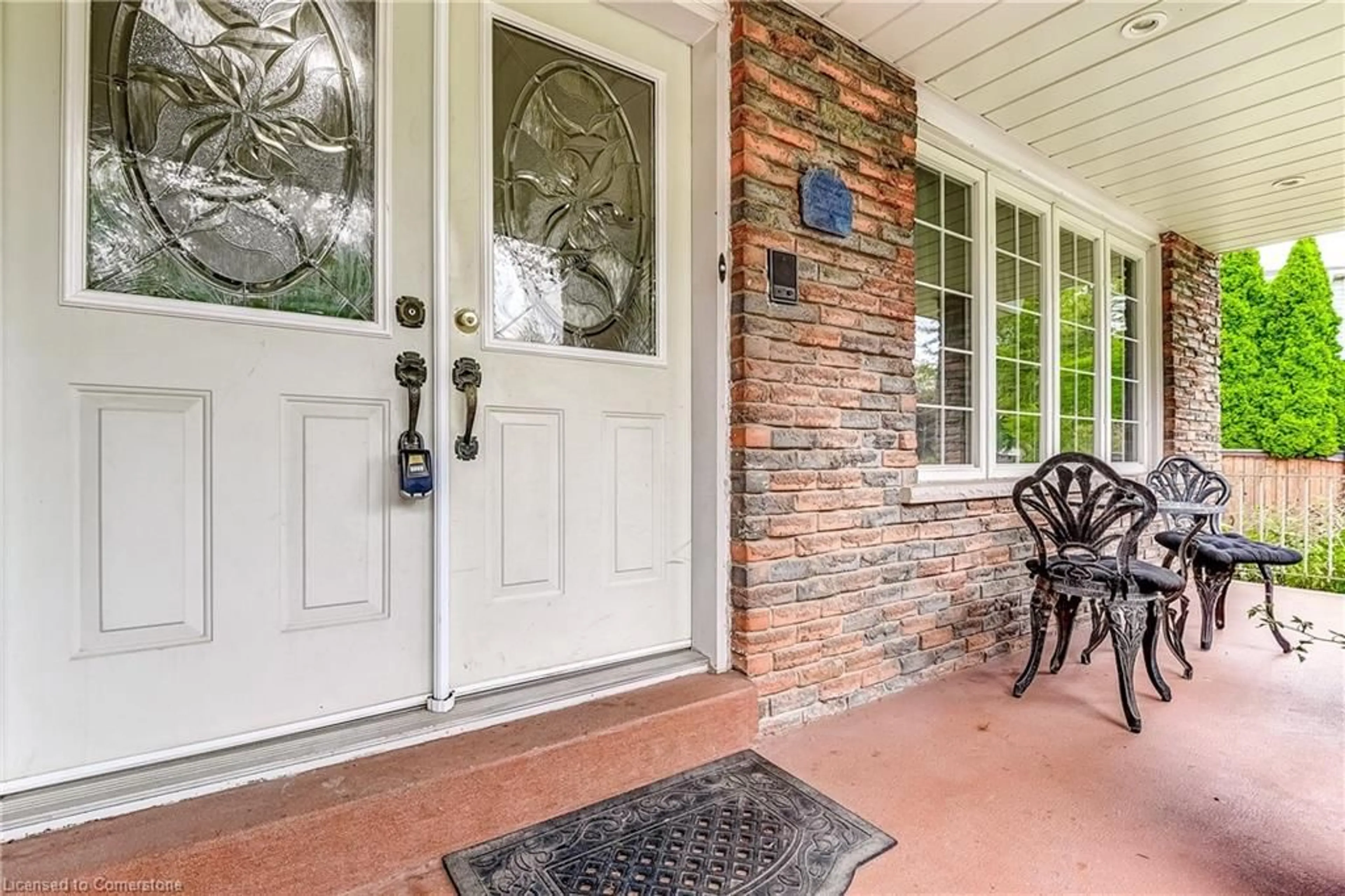 Indoor entryway, wood floors for 2163 Alconbury Cres, Burlington Ontario L7P 3C5