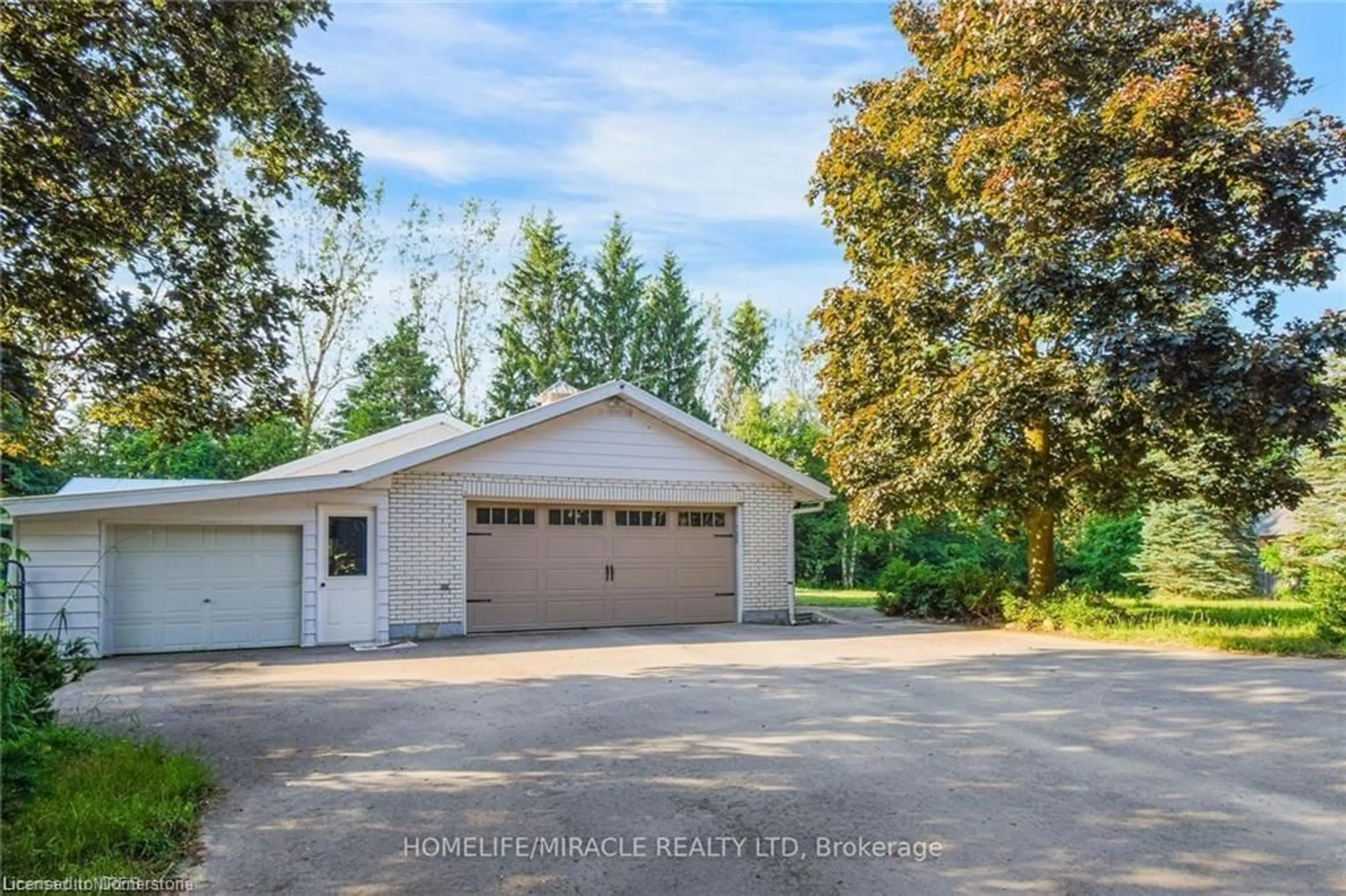 Indoor garage, wood floors for 515490 2nd Line, Amaranth Ontario L9V 1L6