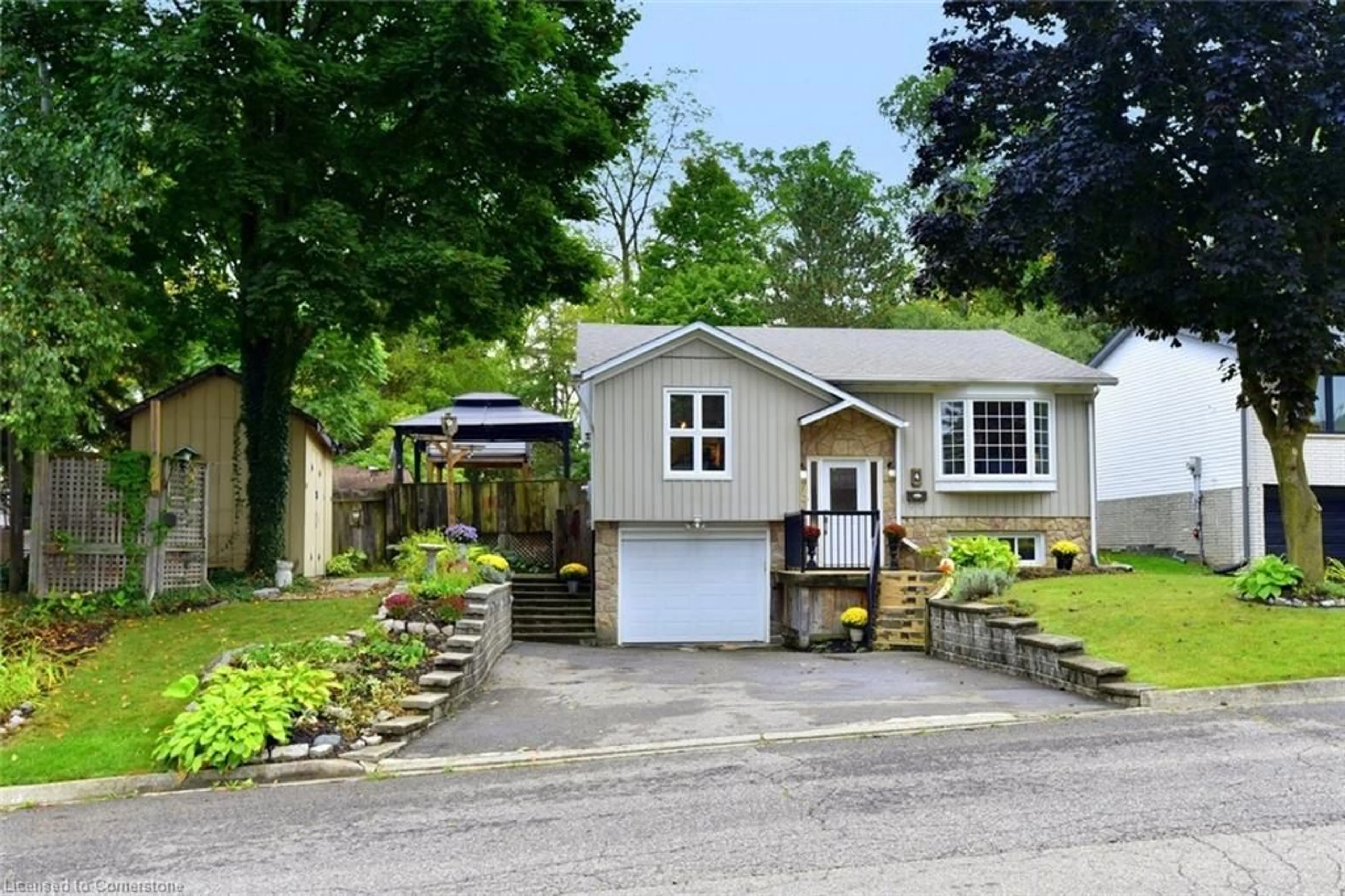 Frontside or backside of a home, cottage for 4 Joya Pl, Dundas Ontario L9H 6N5