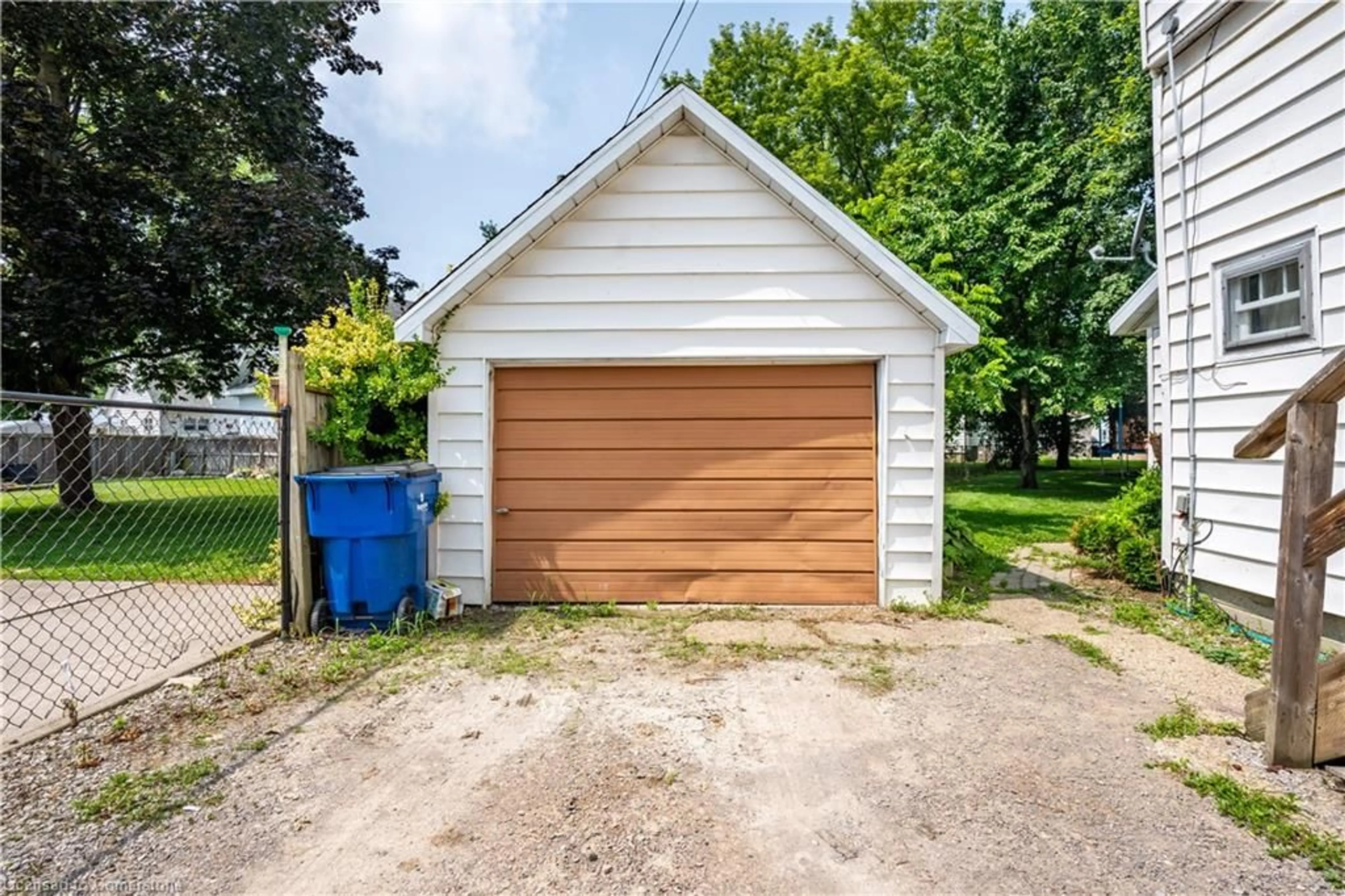 Shed for 567 Duncan St, Wallaceburg Ontario N8A 4E9