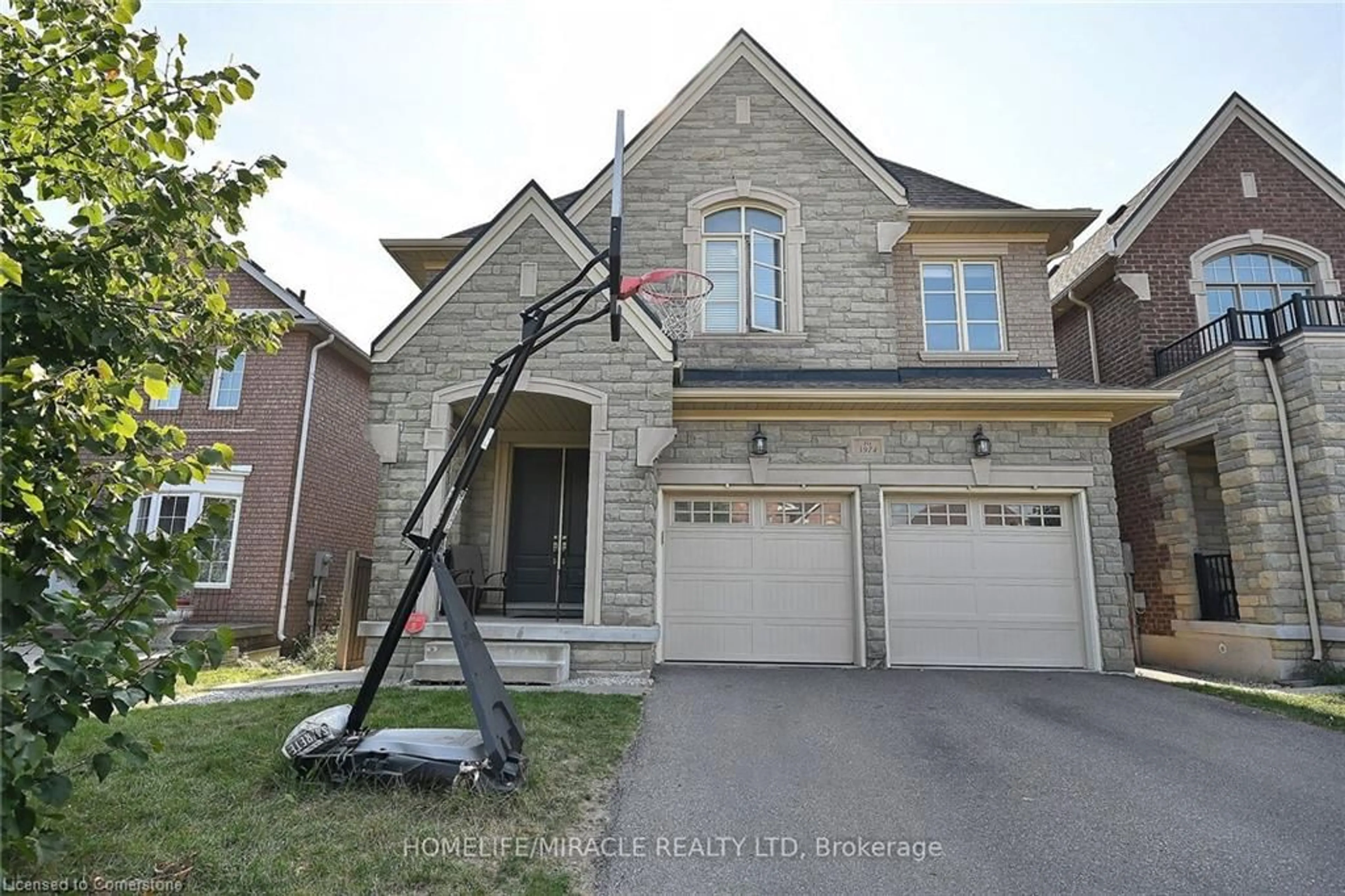 Frontside or backside of a home, the street view for 3974 Worthview Pl, Mississauga Ontario L5N 6S7