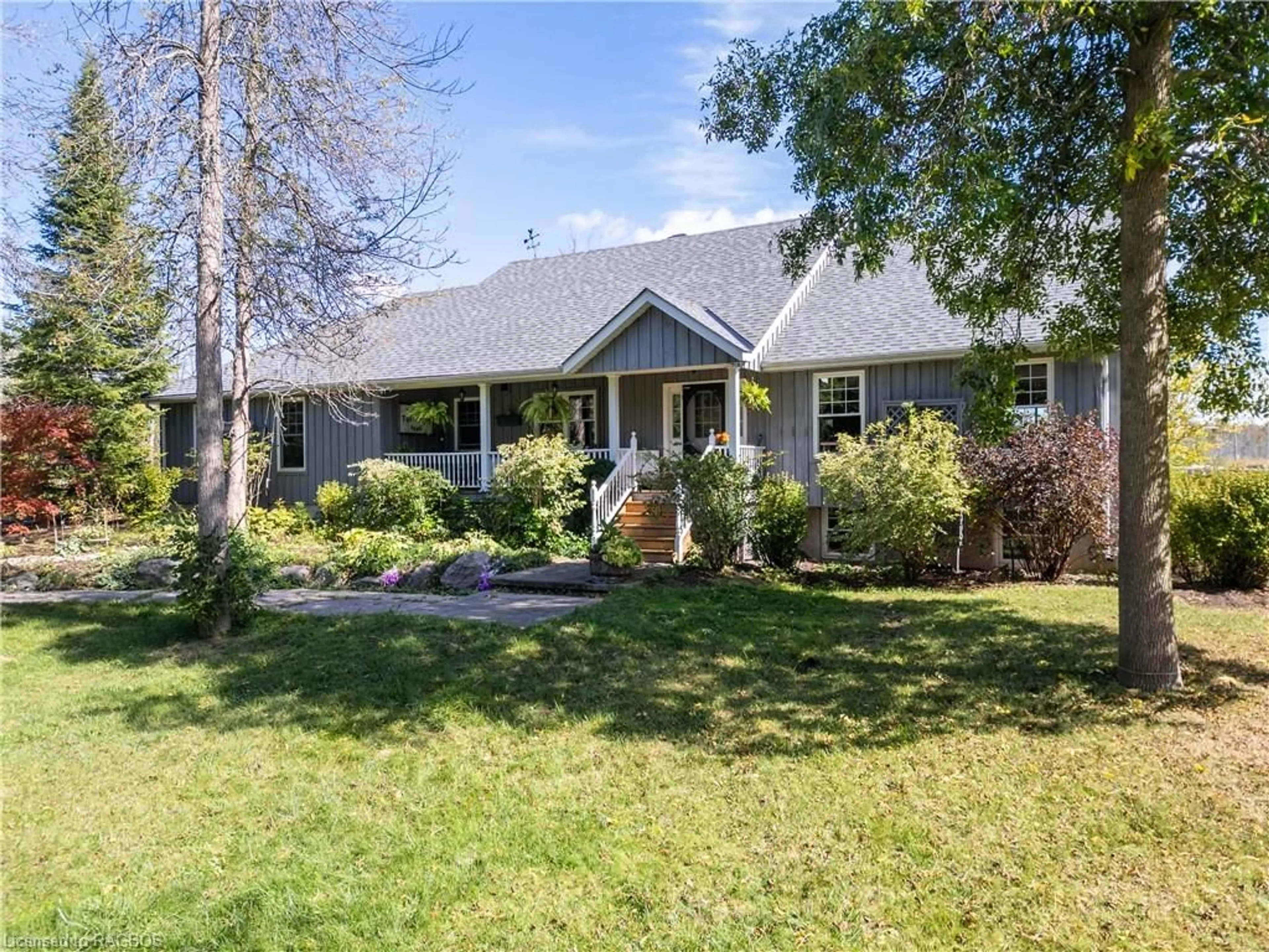 Frontside or backside of a home, cottage for 38 Sprucedale Dr, Kincardine Ontario N0H 2C5