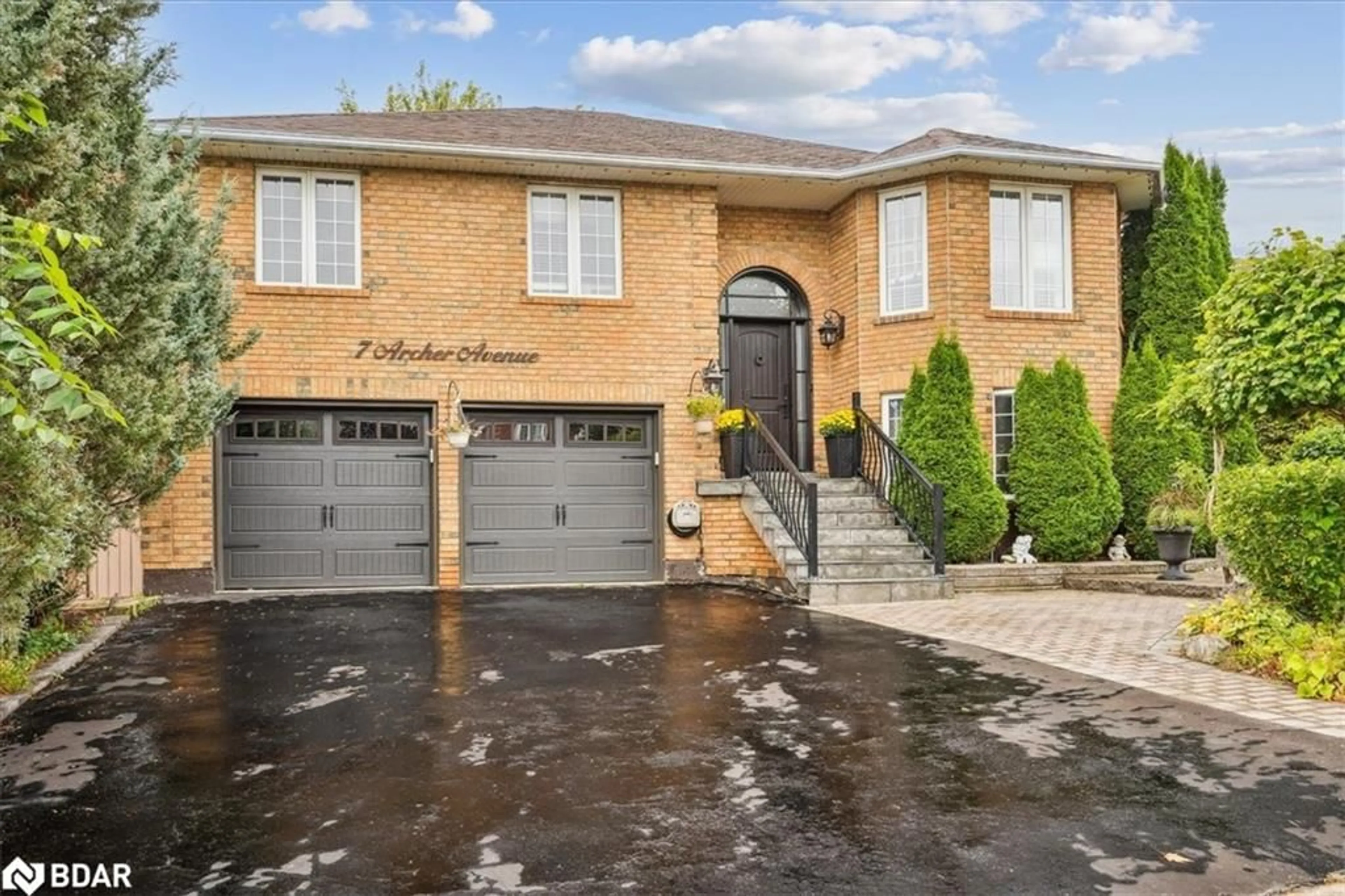 Home with brick exterior material for 7 Archer Ave, Bradford Ontario L3Z 2Y4