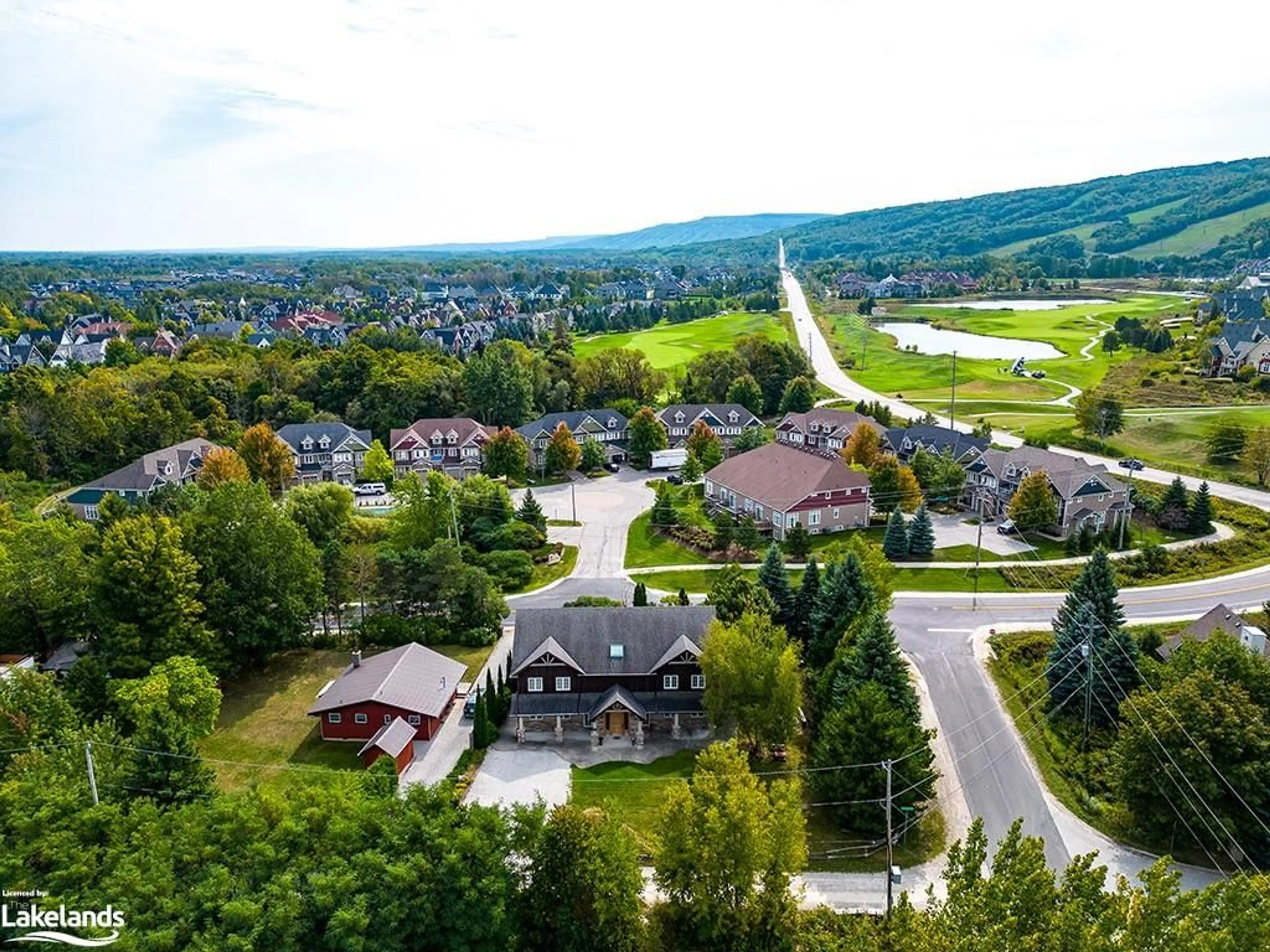 Frontside or backside of a home, the street view for 102 Ridgeview Dr, The Blue Mountains Ontario L9Y 0L4