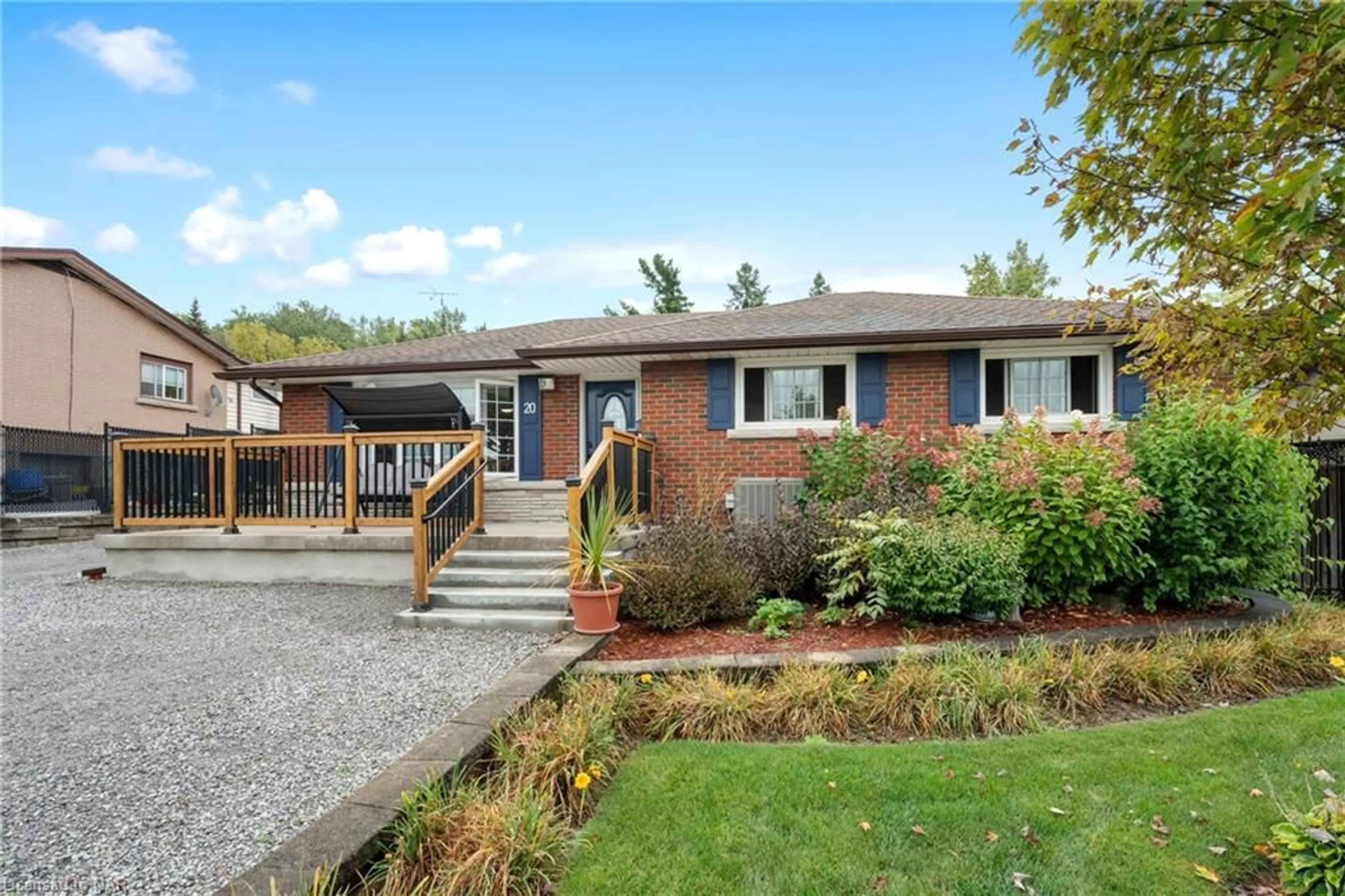 Home with brick exterior material for 20 Parkhill Rd, St. Catharines Ontario L2T 1V7