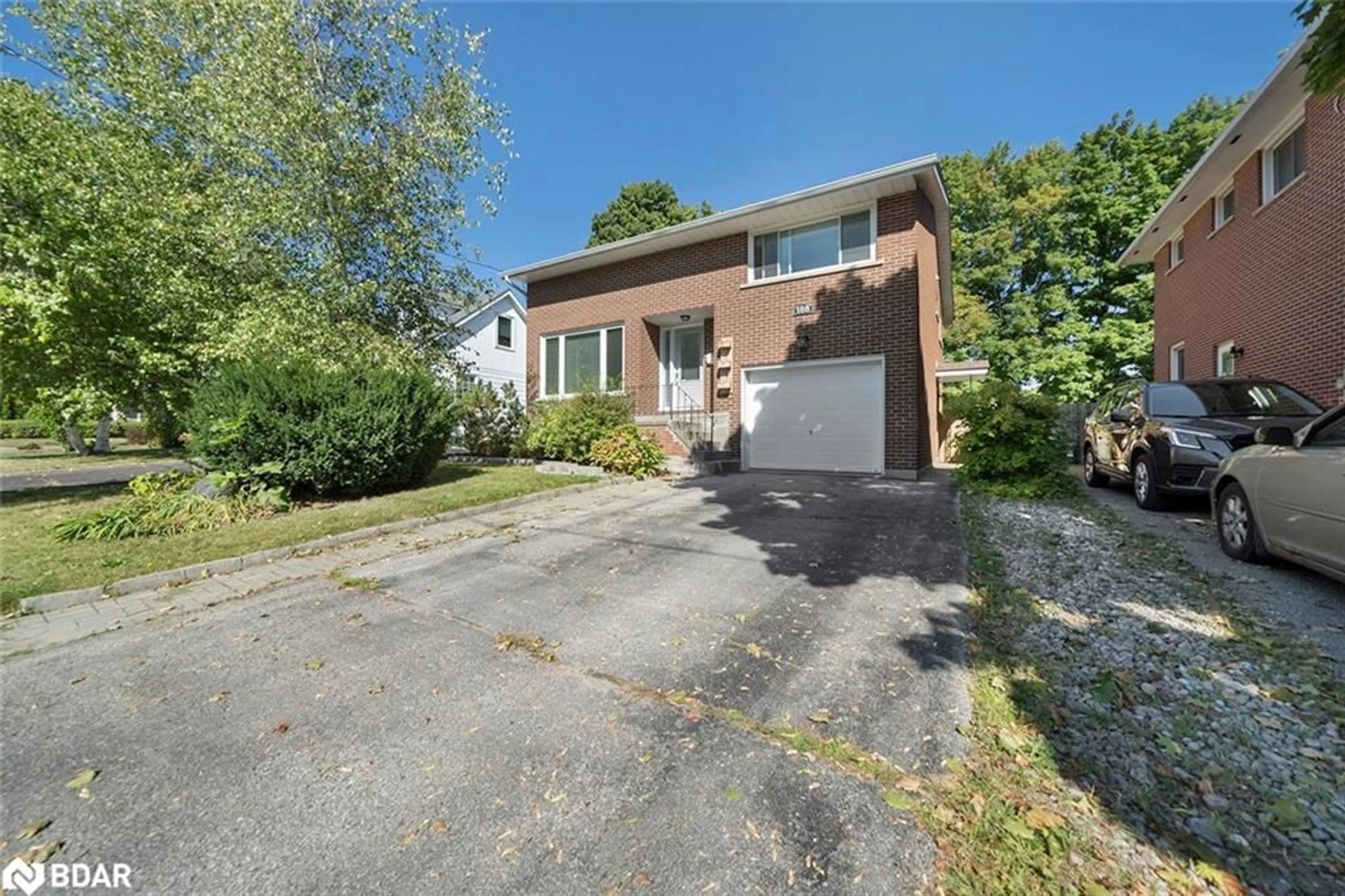 Frontside or backside of a home, the street view for 188 Napier St, Barrie Ontario L4M 1W8