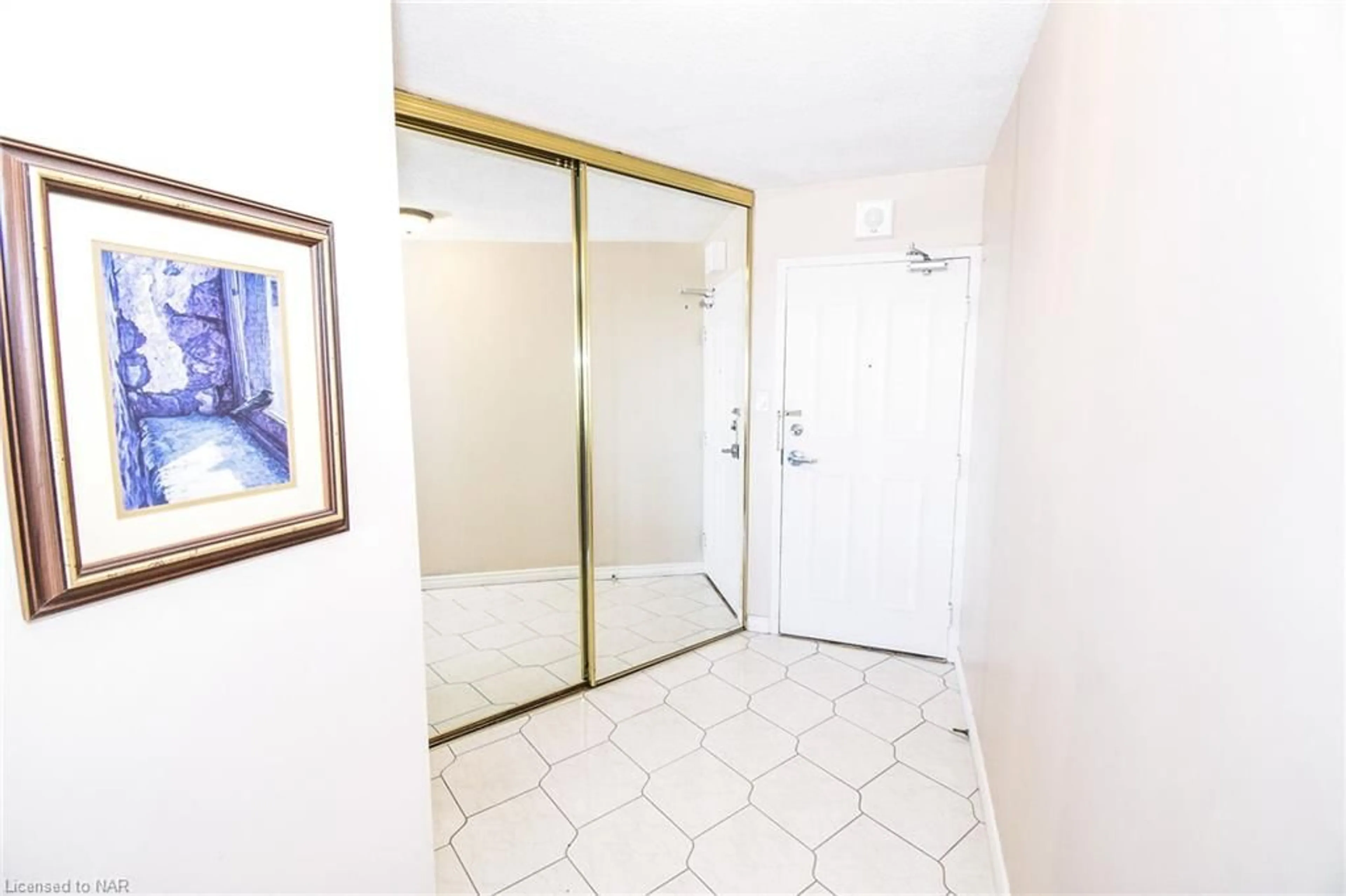 Indoor foyer, not visible floor for 7 Gale Cres #1001, St. Catharines Ontario L2R 7M8