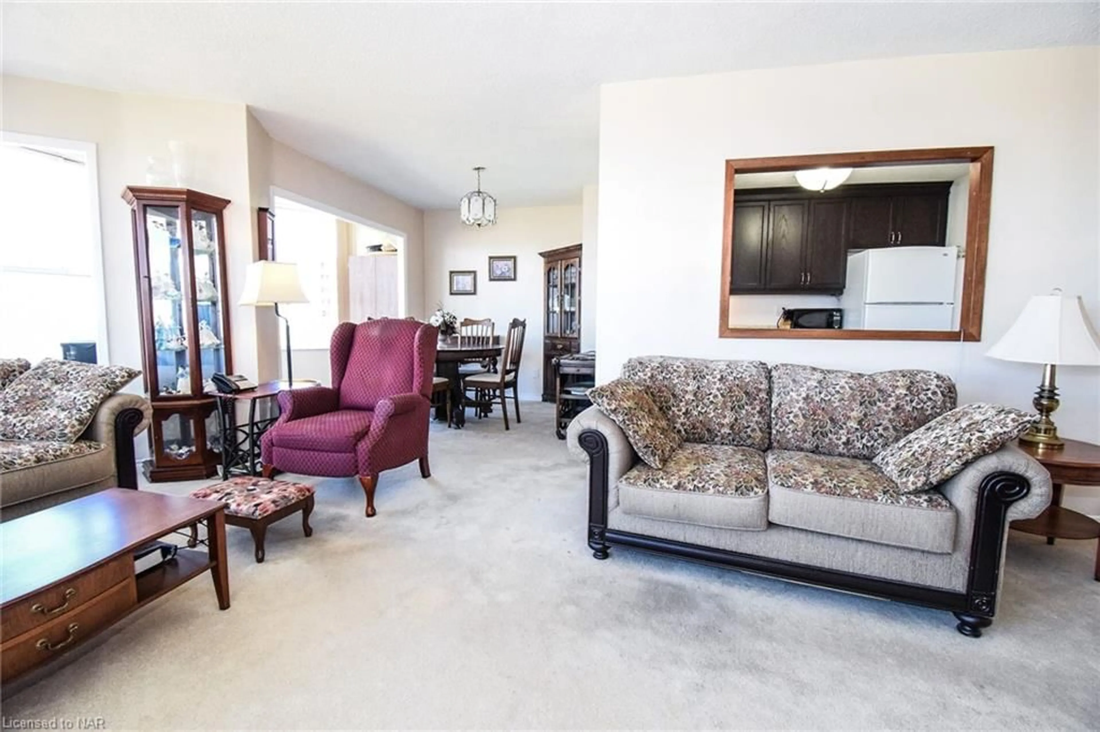 Living room, carpet floors for 7 Gale Cres #1001, St. Catharines Ontario L2R 7M8