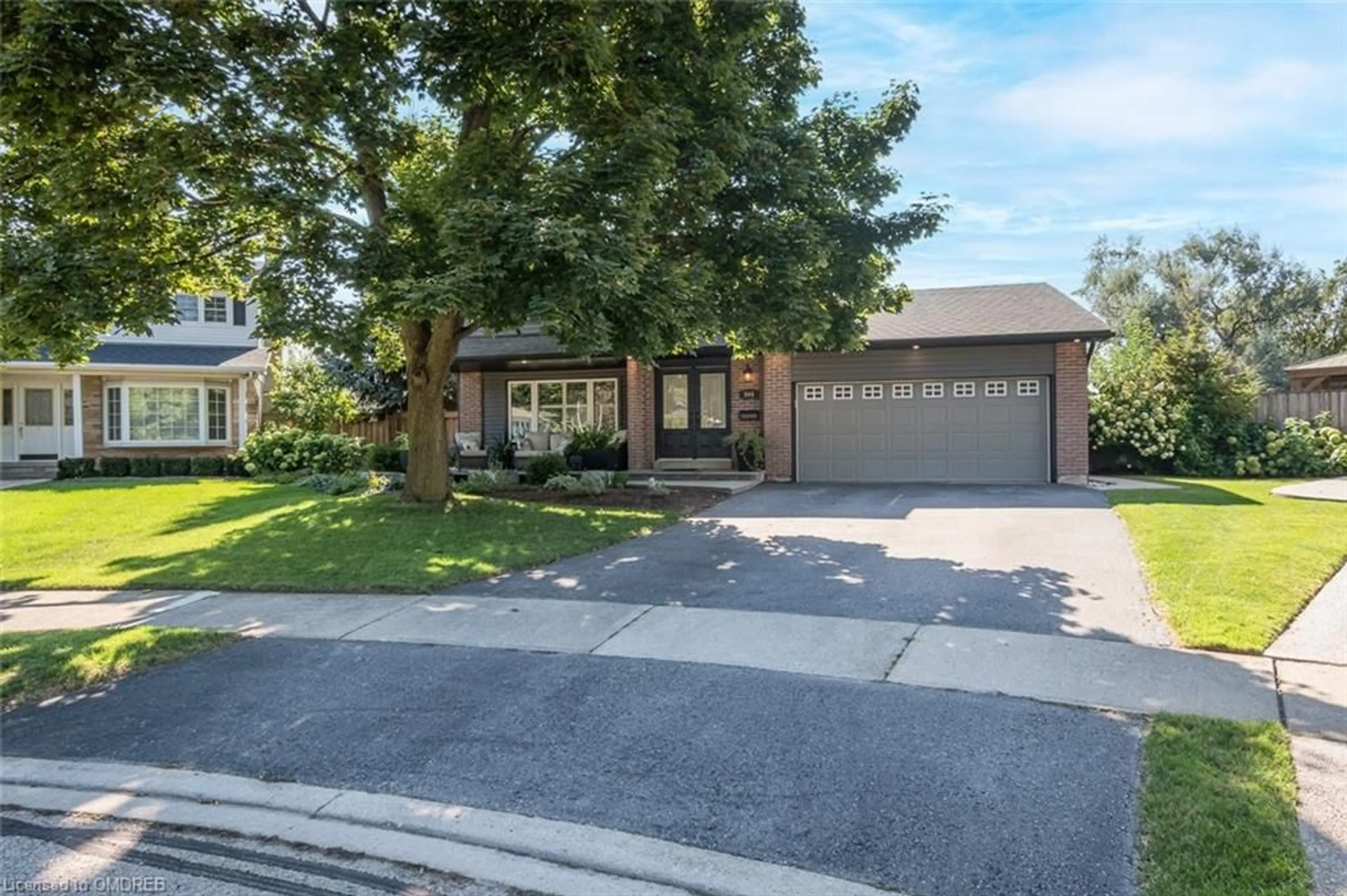 Frontside or backside of a home for 844 Bishop Crt, Milton Ontario L9T 3N1