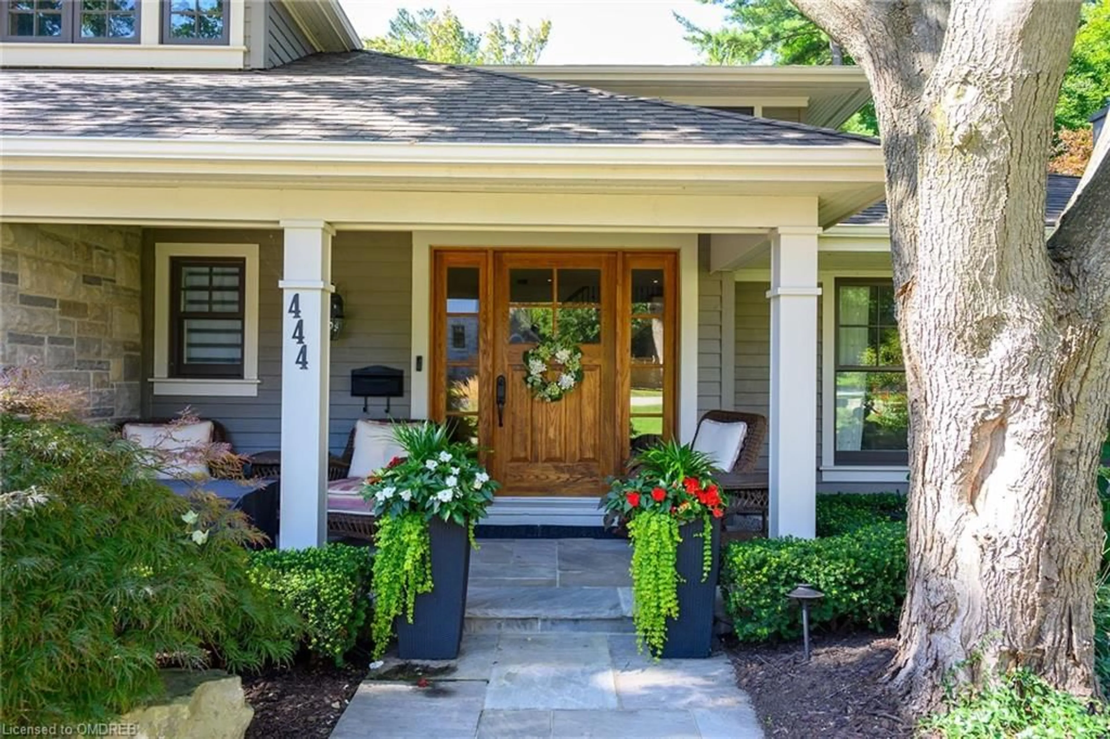 Indoor entryway for 444 Drummond Rd, Oakville Ontario L6J 4L4