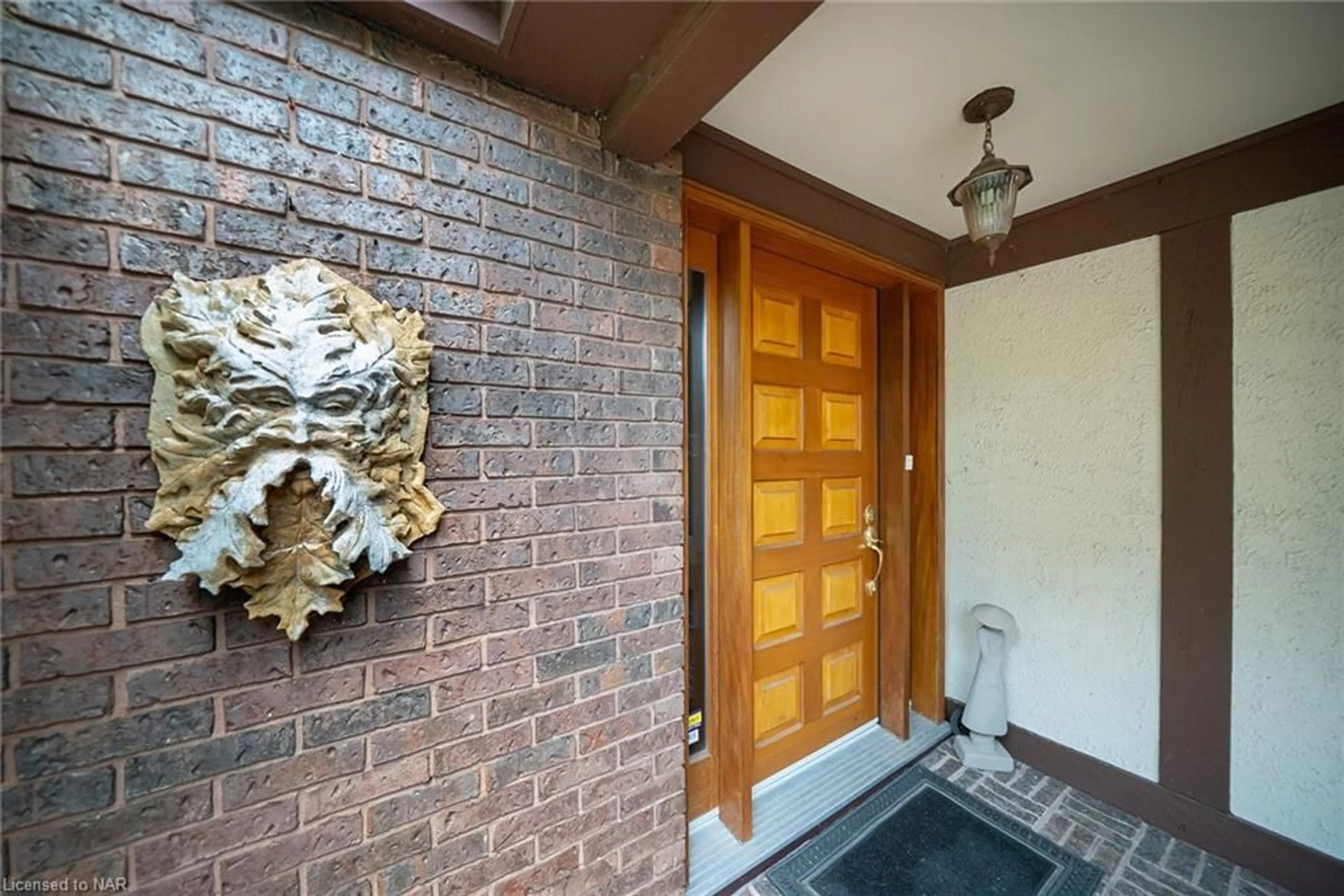 Indoor foyer, wood floors for 1776 York Rd, Niagara-on-the-Lake Ontario L0S 1J0