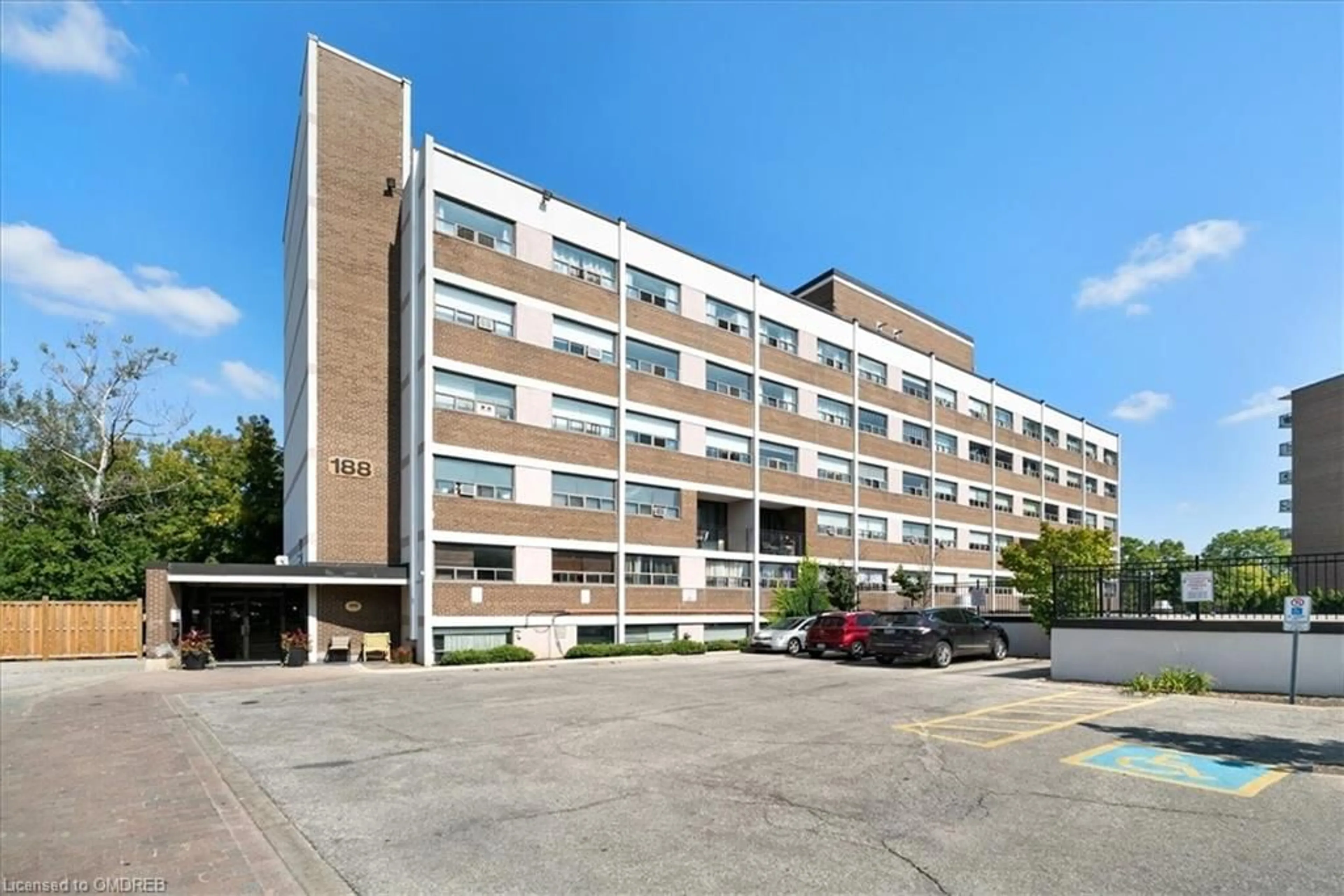 Outside view for 188 Mill St #403, Brampton Ontario L6Y 1T8