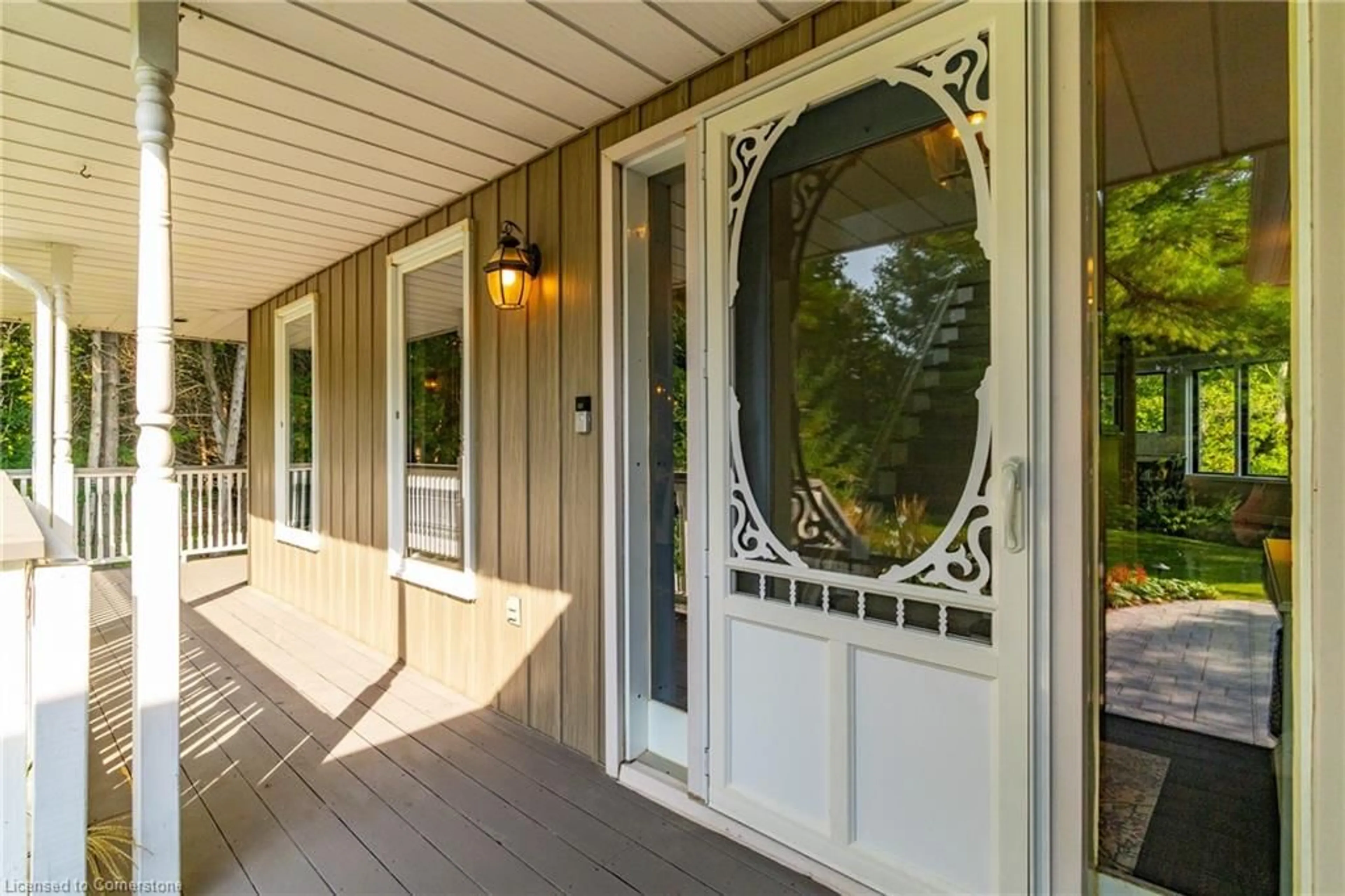 Indoor entryway, wood floors for 809 Avenue Rd, Cambridge Ontario N1R 5S4