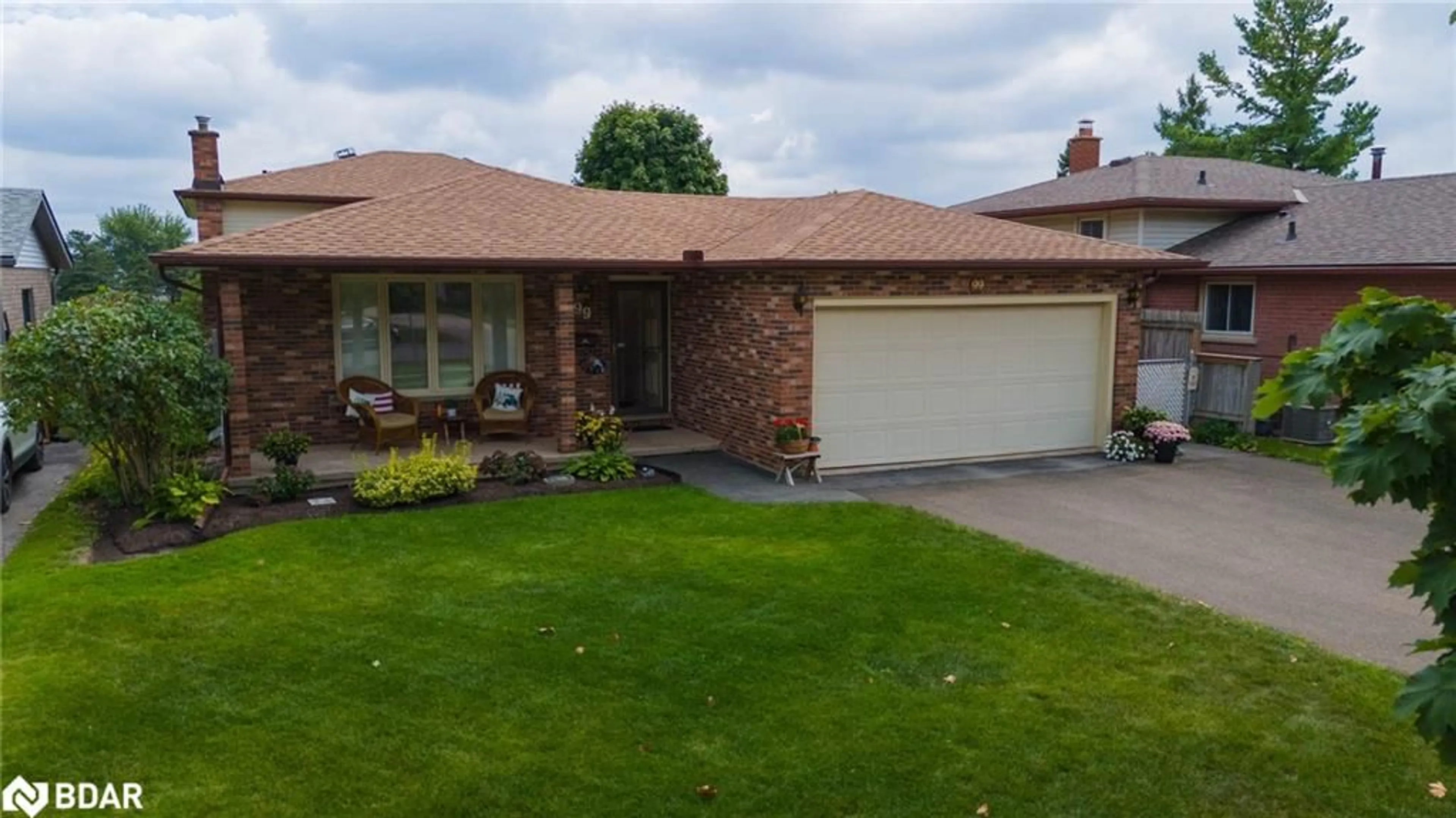 Frontside or backside of a home for 99 Page Dr, Welland Ontario L3C 6L8