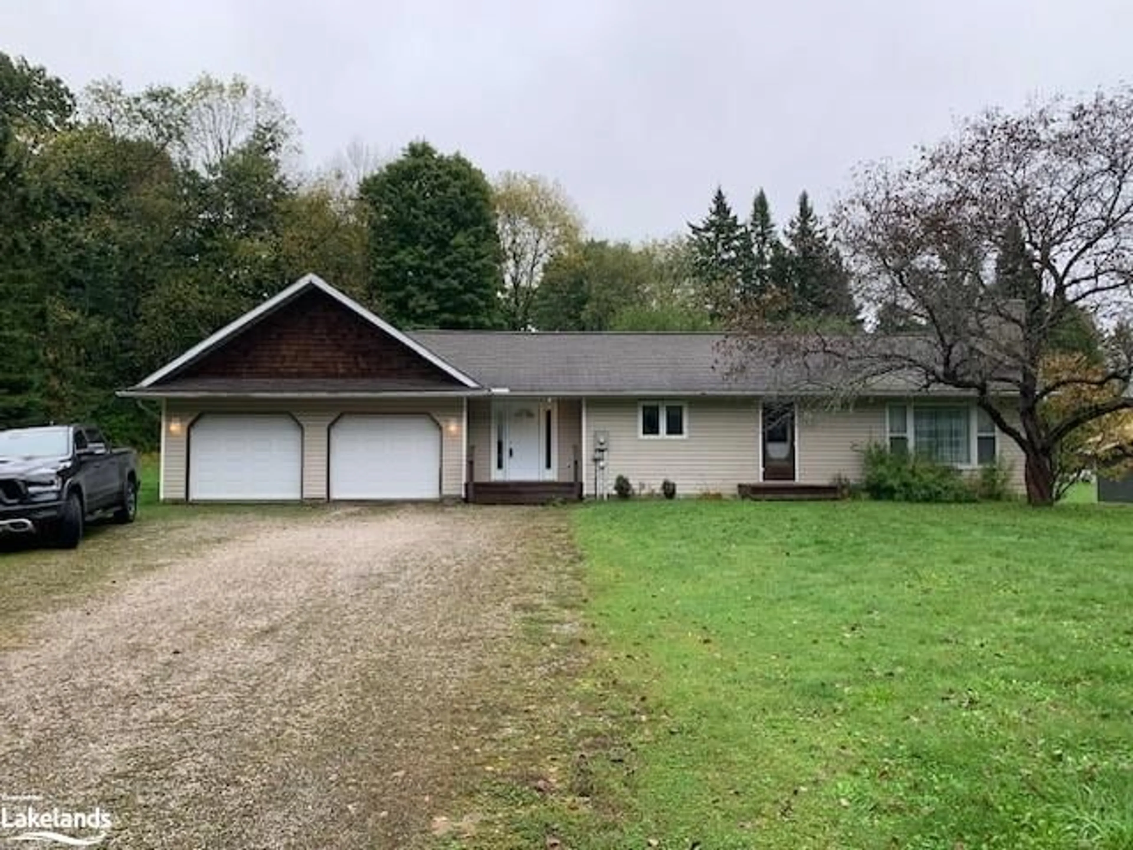 Frontside or backside of a home for 245 Lakewood Park Rd, Huntsville Ontario P1H 1Y8