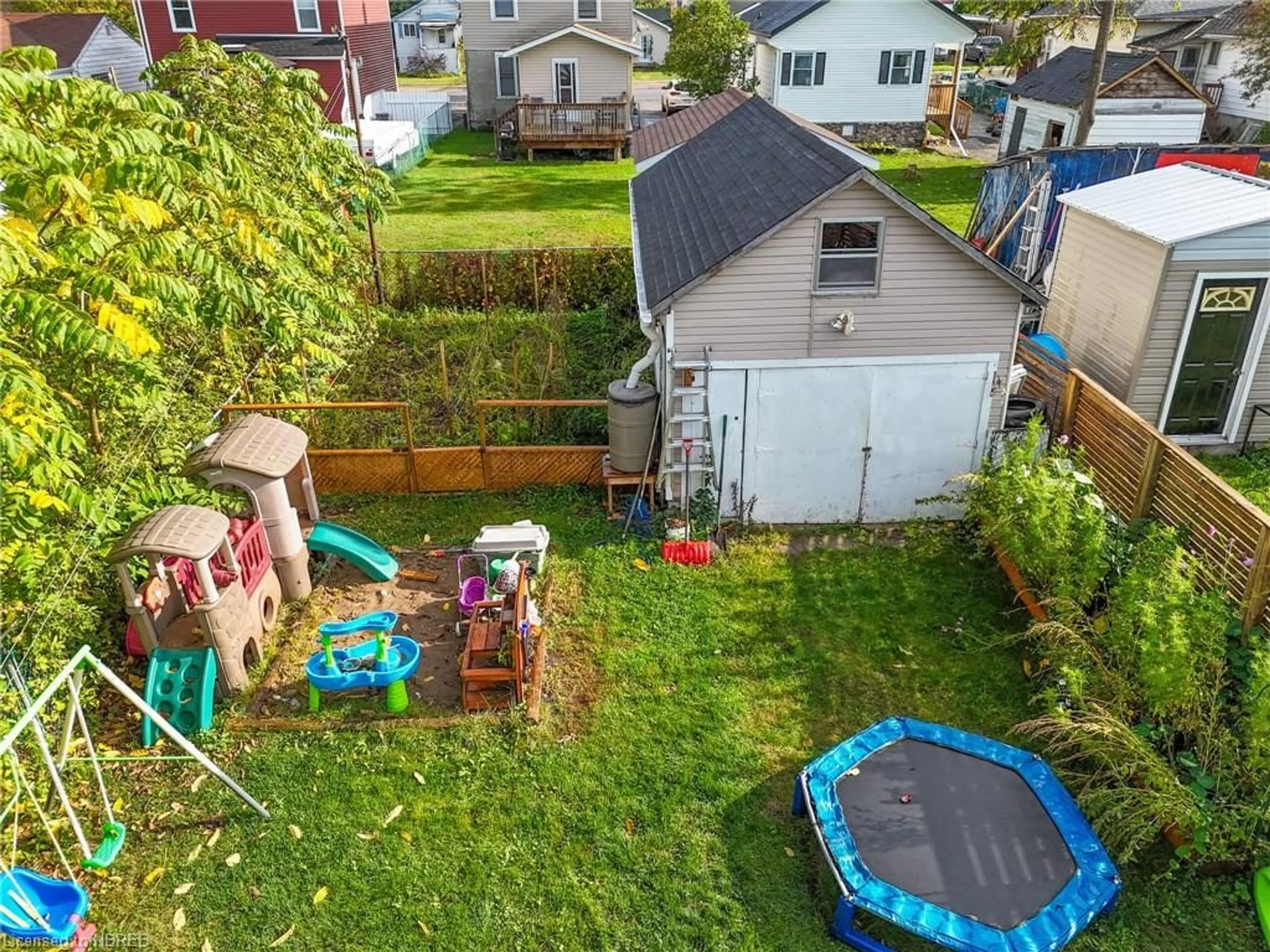 Fenced yard for 1133 Hammond St, North Bay Ontario P1B 2J1