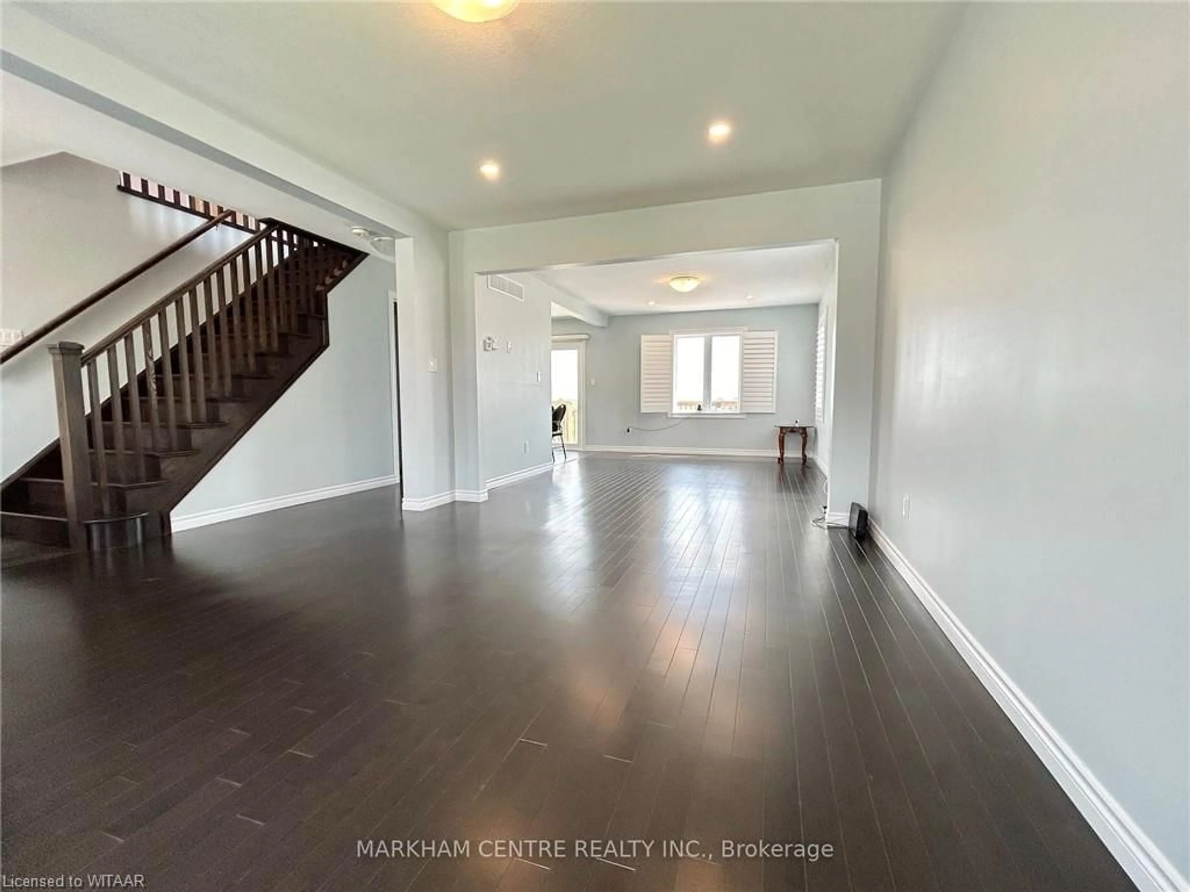 Indoor entryway, wood floors for 25 Dennis Dr, Norwich Ontario N0J 1P0
