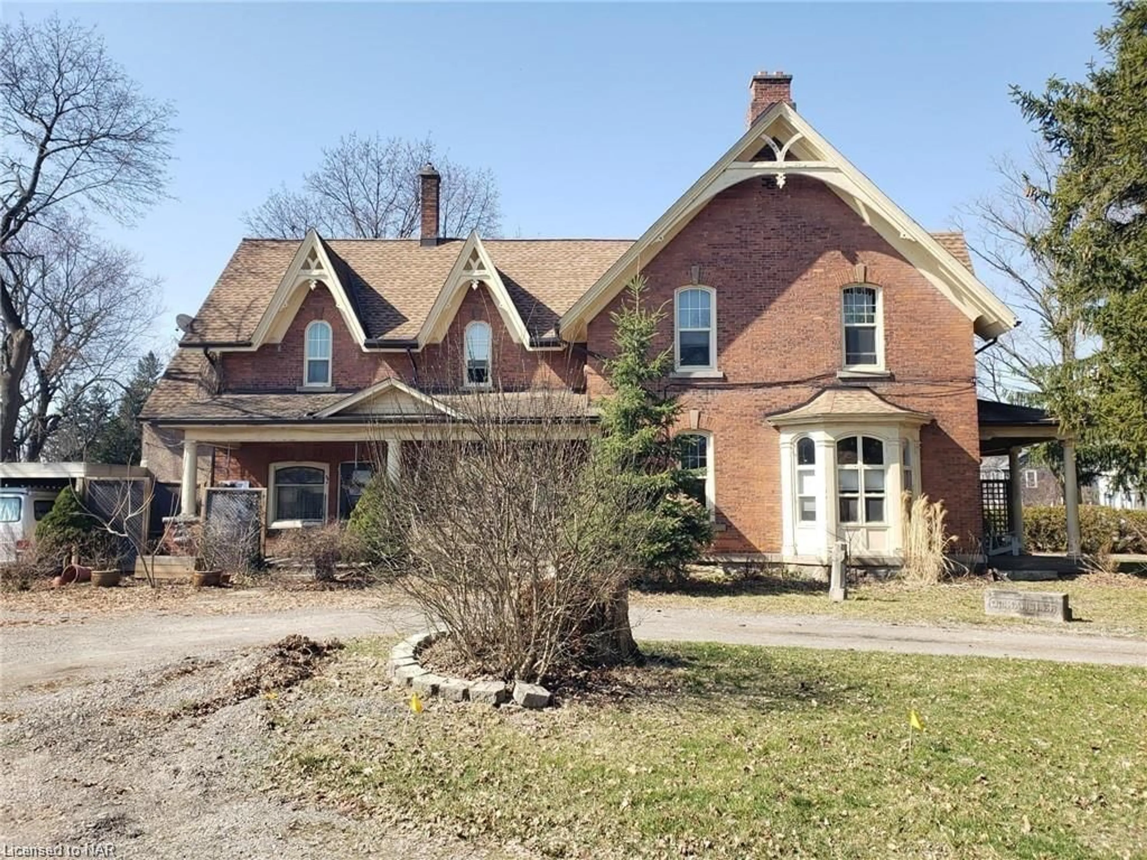 Home with brick exterior material for 90 Canboro Rd, Fonthill Ontario L0S 1E0