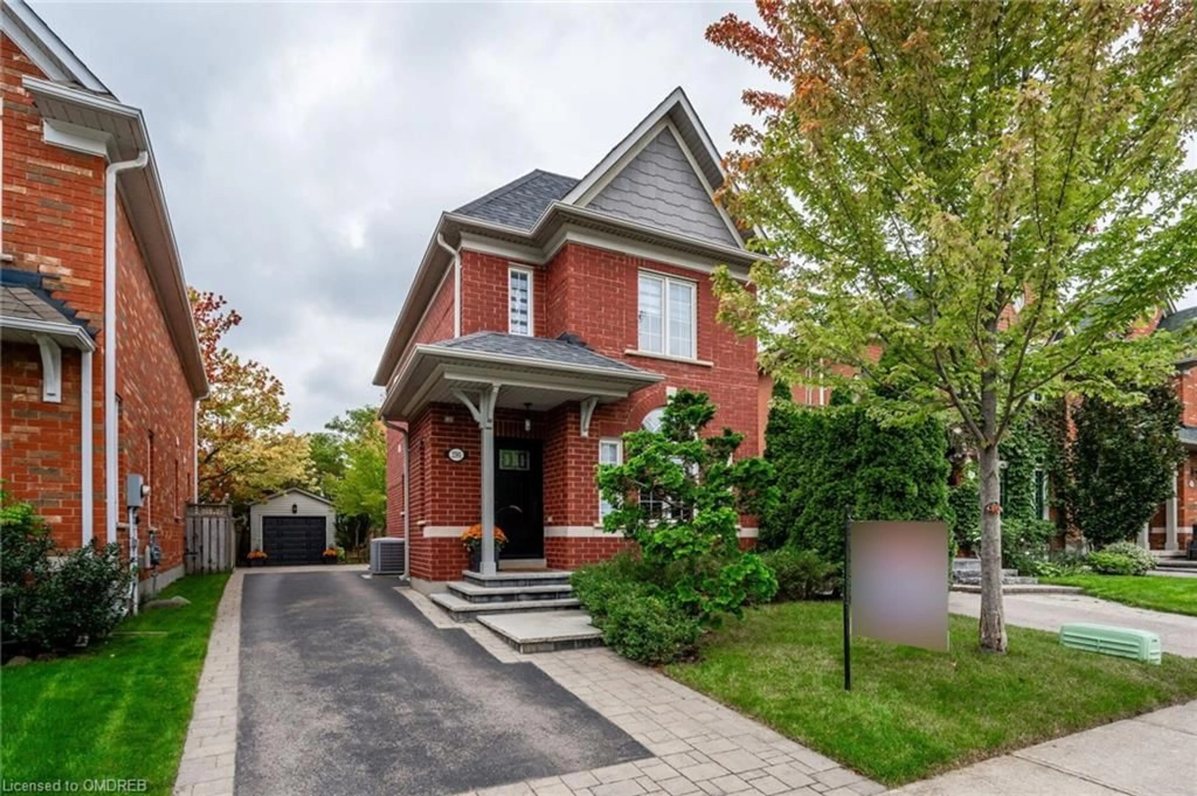 Home with brick exterior material for 2595 Capilano Cres, Oakville Ontario L6H 6L4